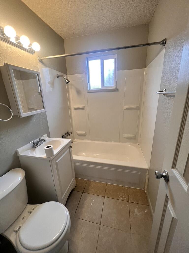 Photo 7 — 423 Dallas Street SE A