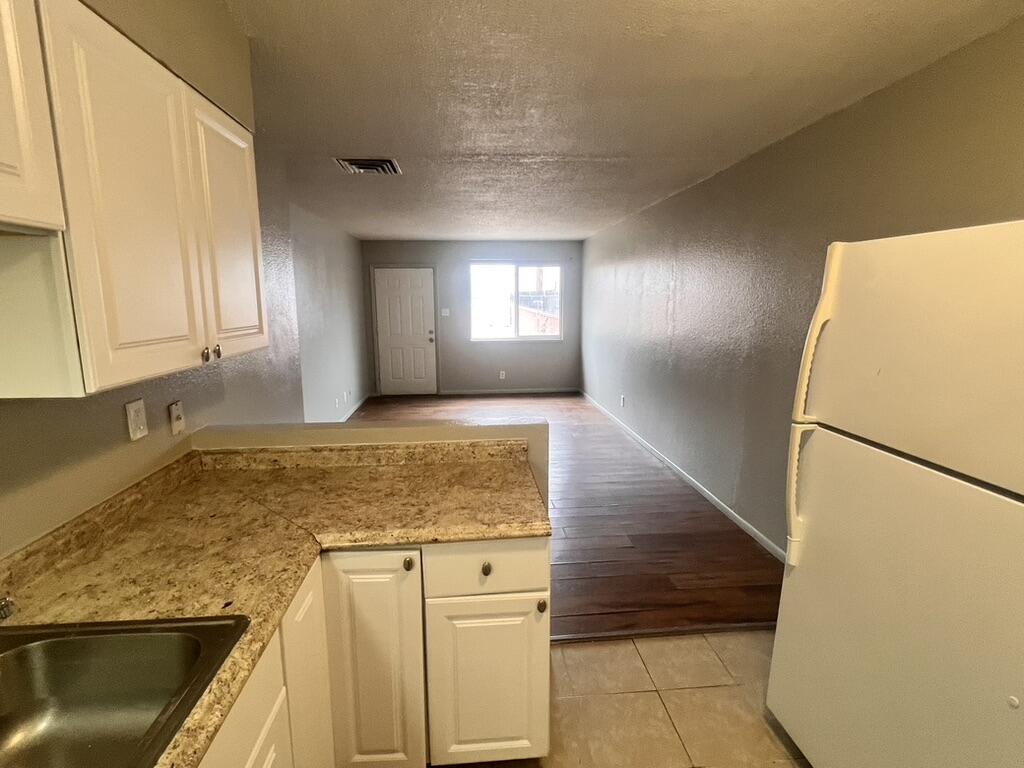 Photo 20 — 423 Dallas Street SE A