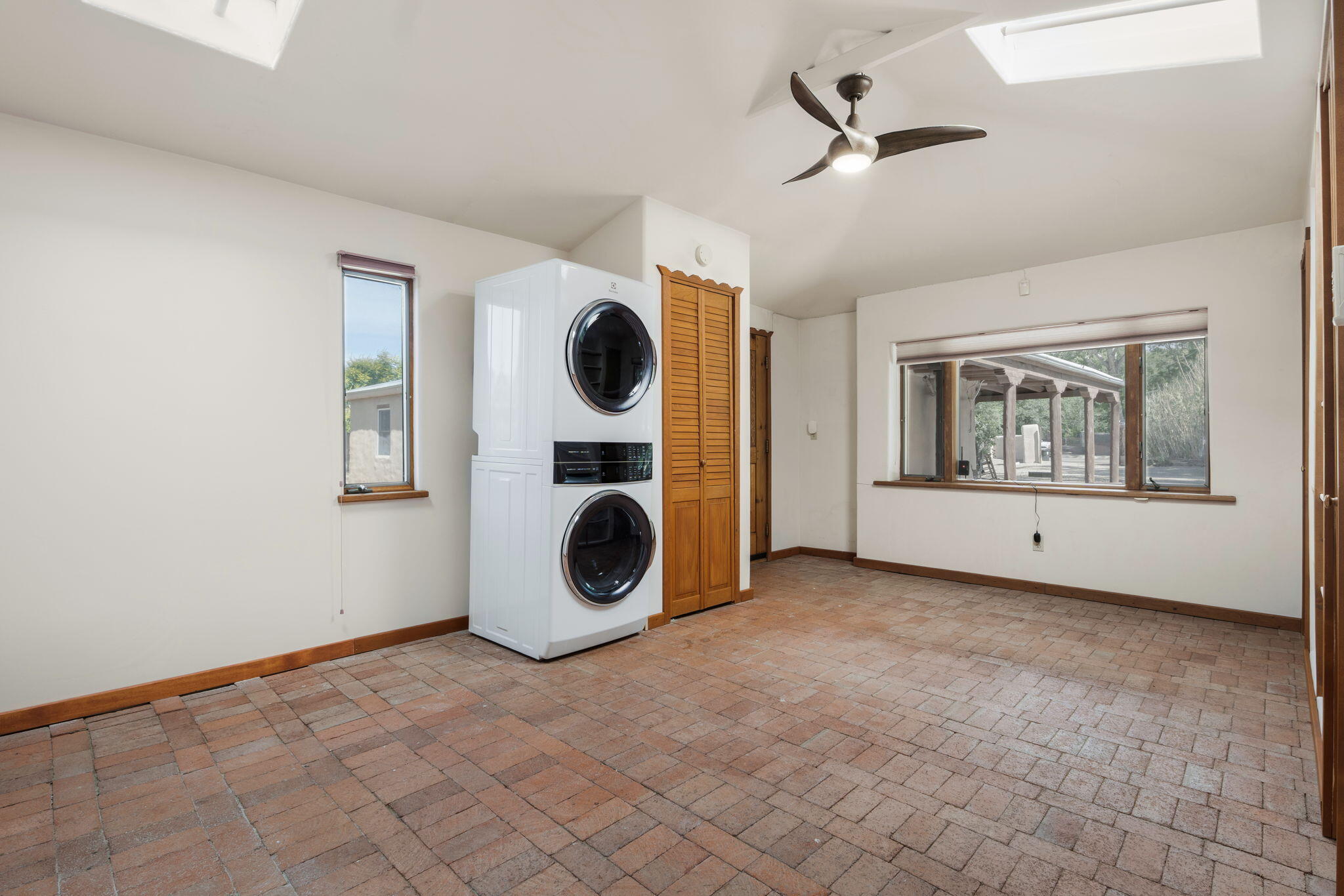 Photo 19 — 2918 Mountain Road NW
