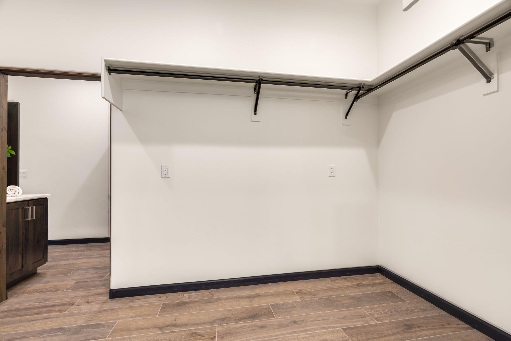 Photo 2 — 705 4th Street NE