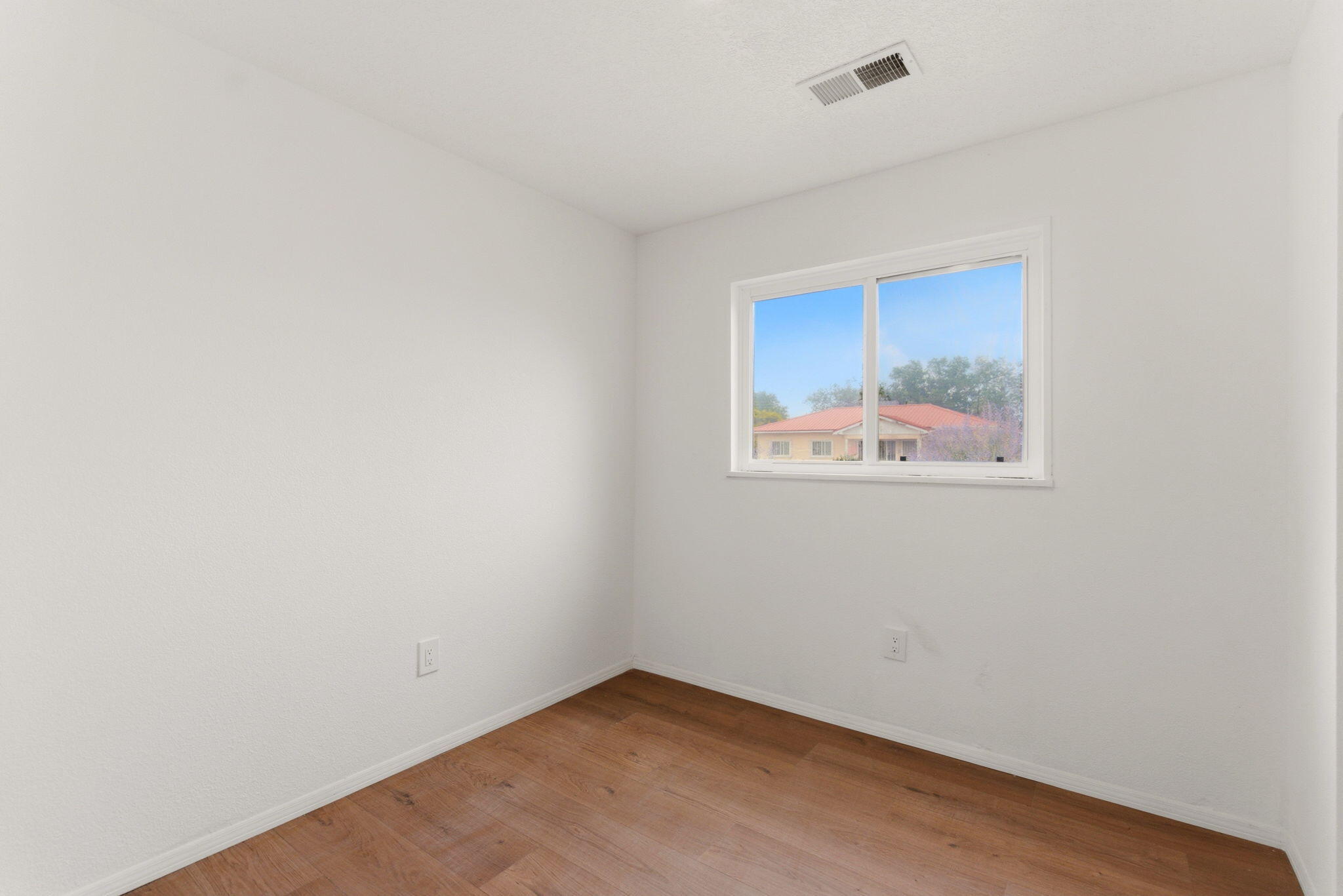 Photo 2 — 8116 Kathryn Avenue SE