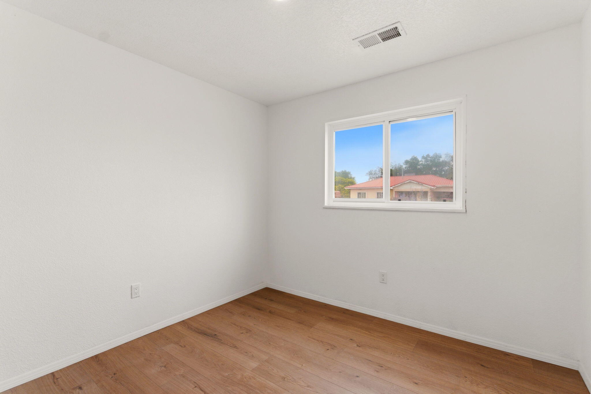 Photo 5 — 8116 Kathryn Avenue SE
