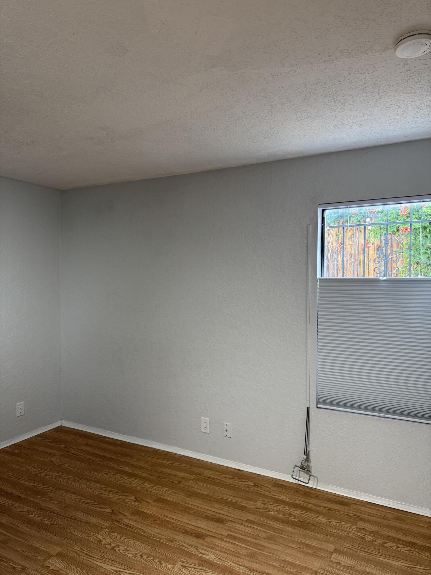 Photo 3 — 5516 Delhi Street NE