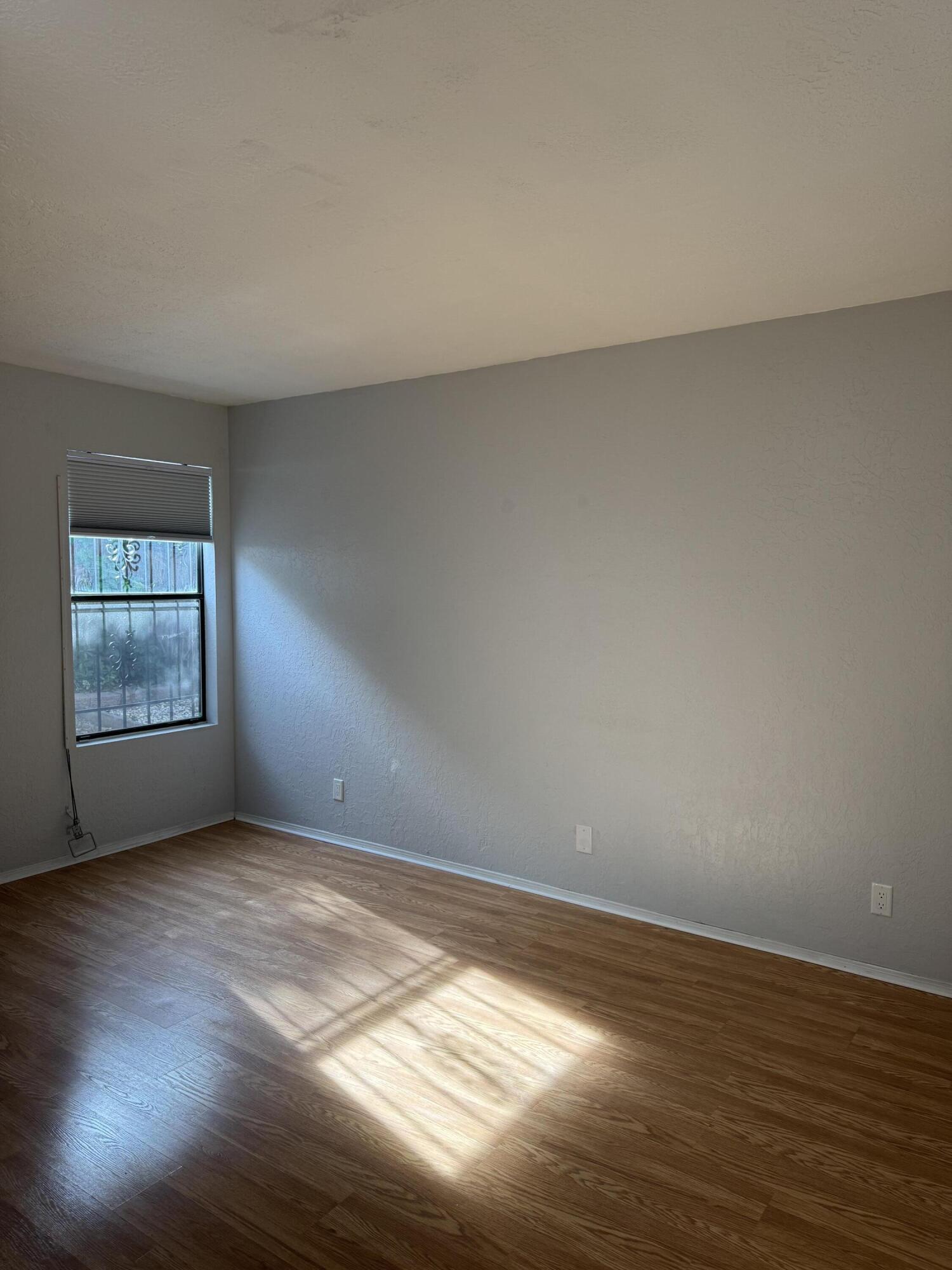 Photo 5 — 5516 Delhi Street NE