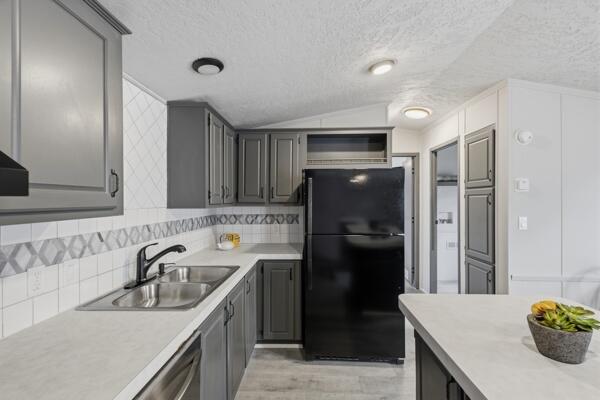 Photo 8 — 2712 Katrina Drive SW