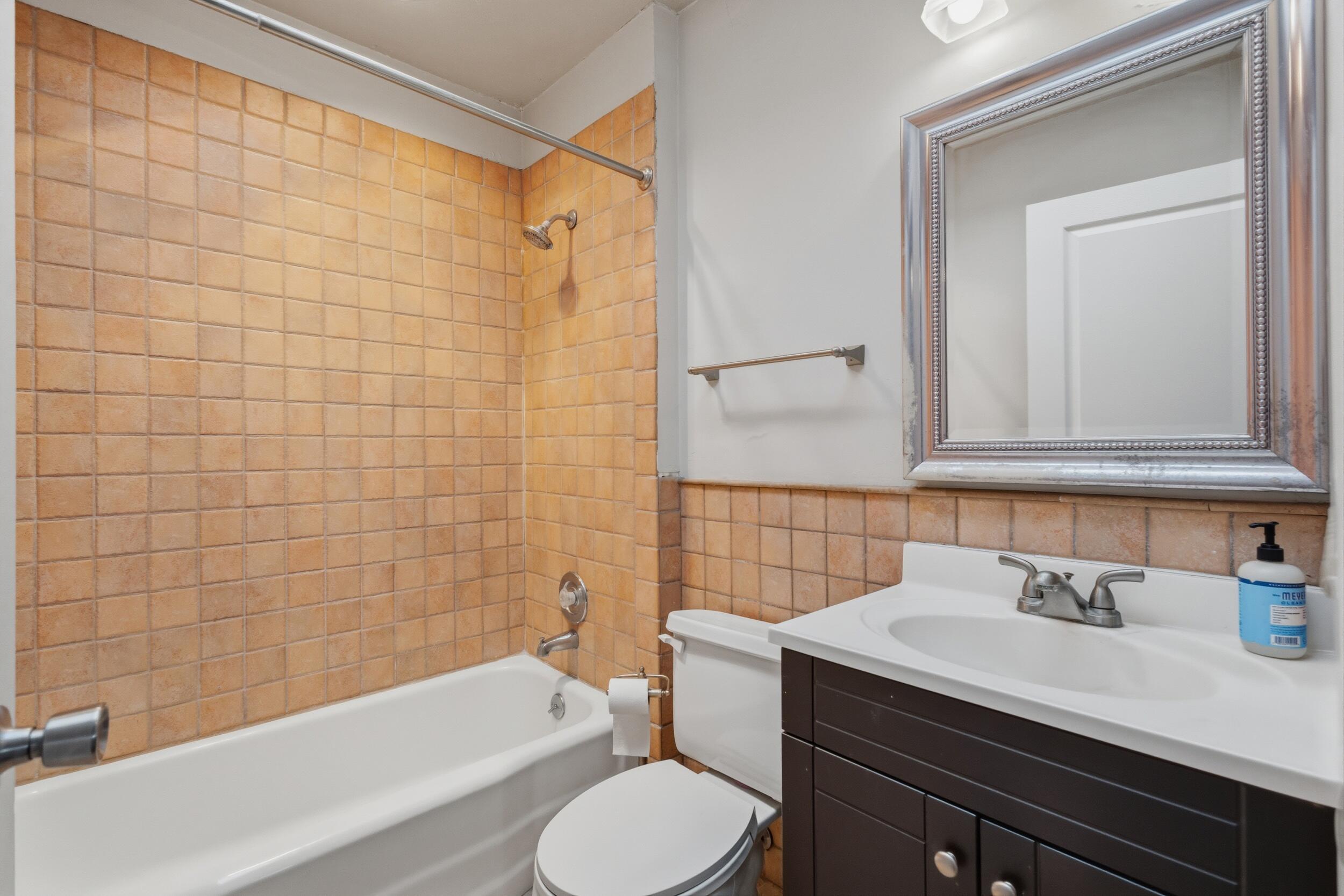Photo 6 — 606 Grace Street NE