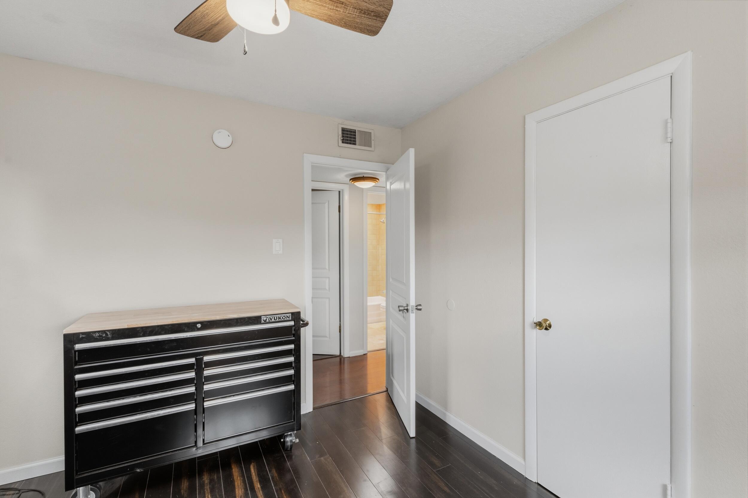 Photo 9 — 606 Grace Street NE