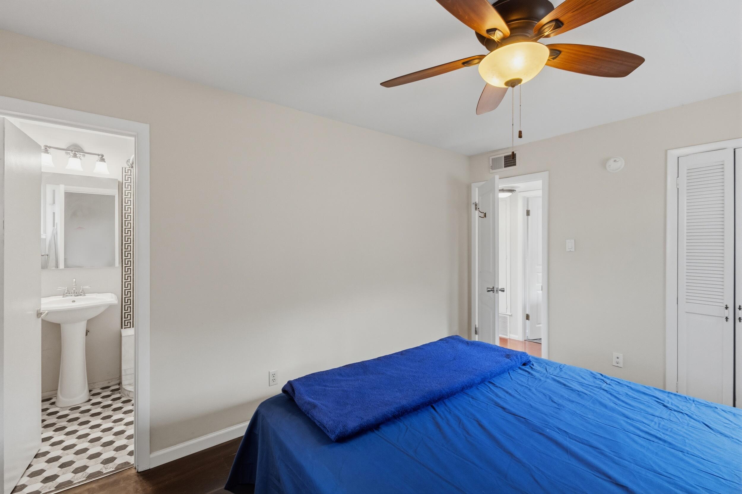Photo 11 — 606 Grace Street NE
