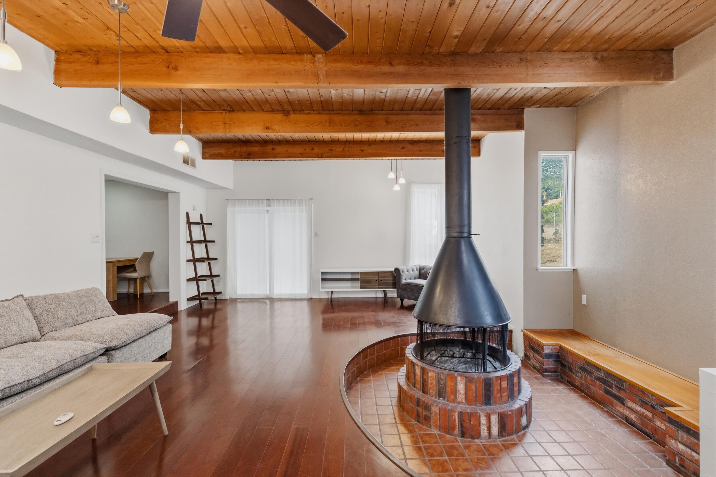Photo 3 — 606 Grace Street NE