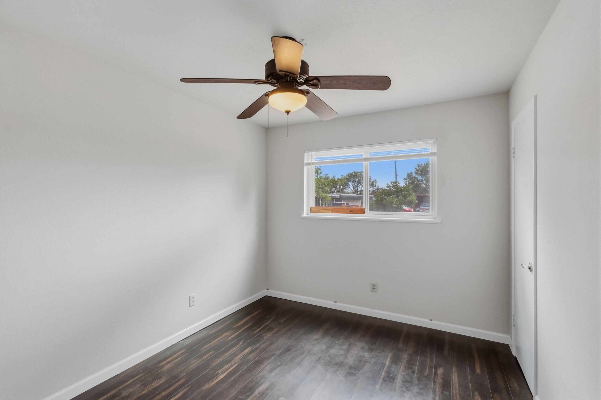 Photo 4 — 606 Grace Street NE