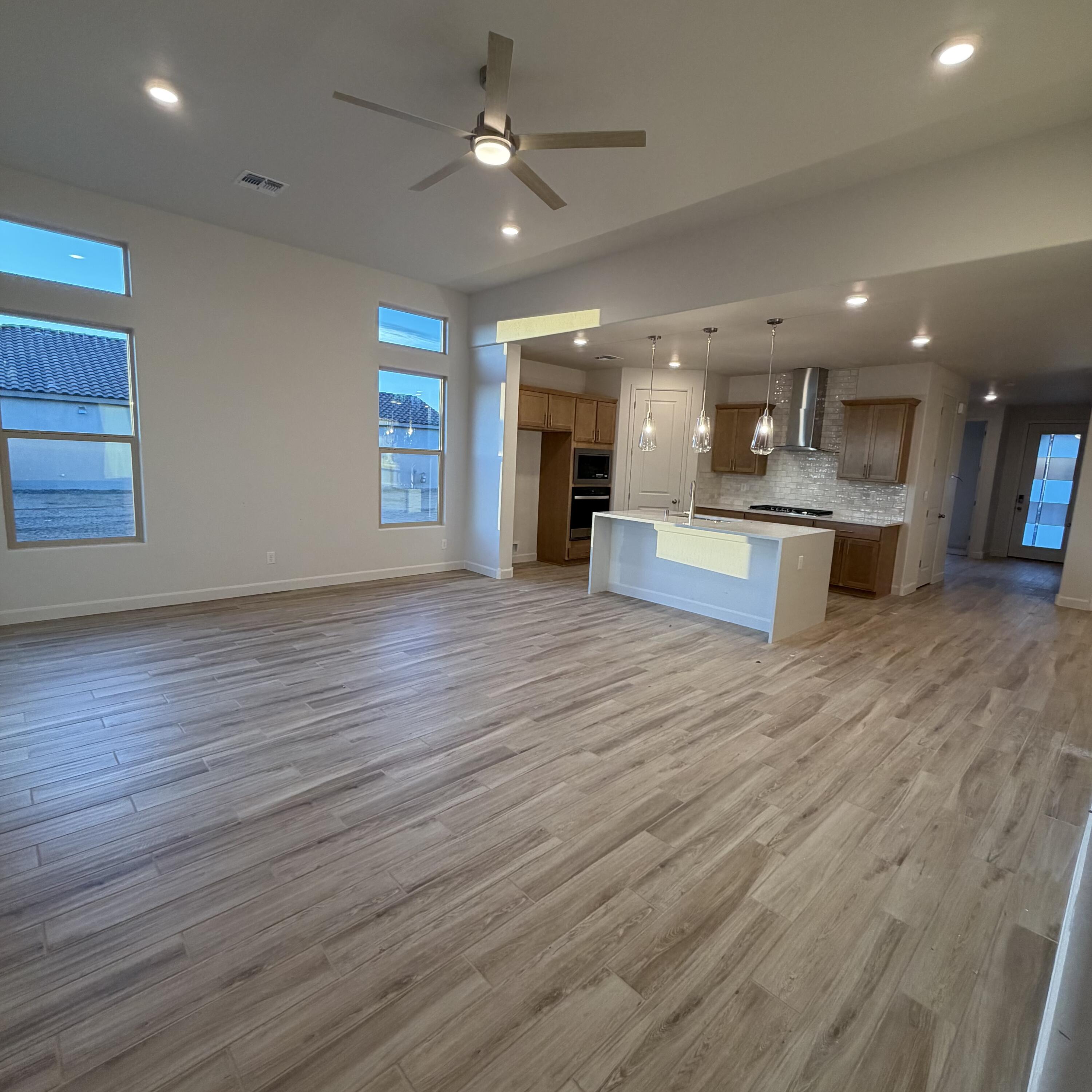 Photo 10 — 2435 Marble Avenue NE