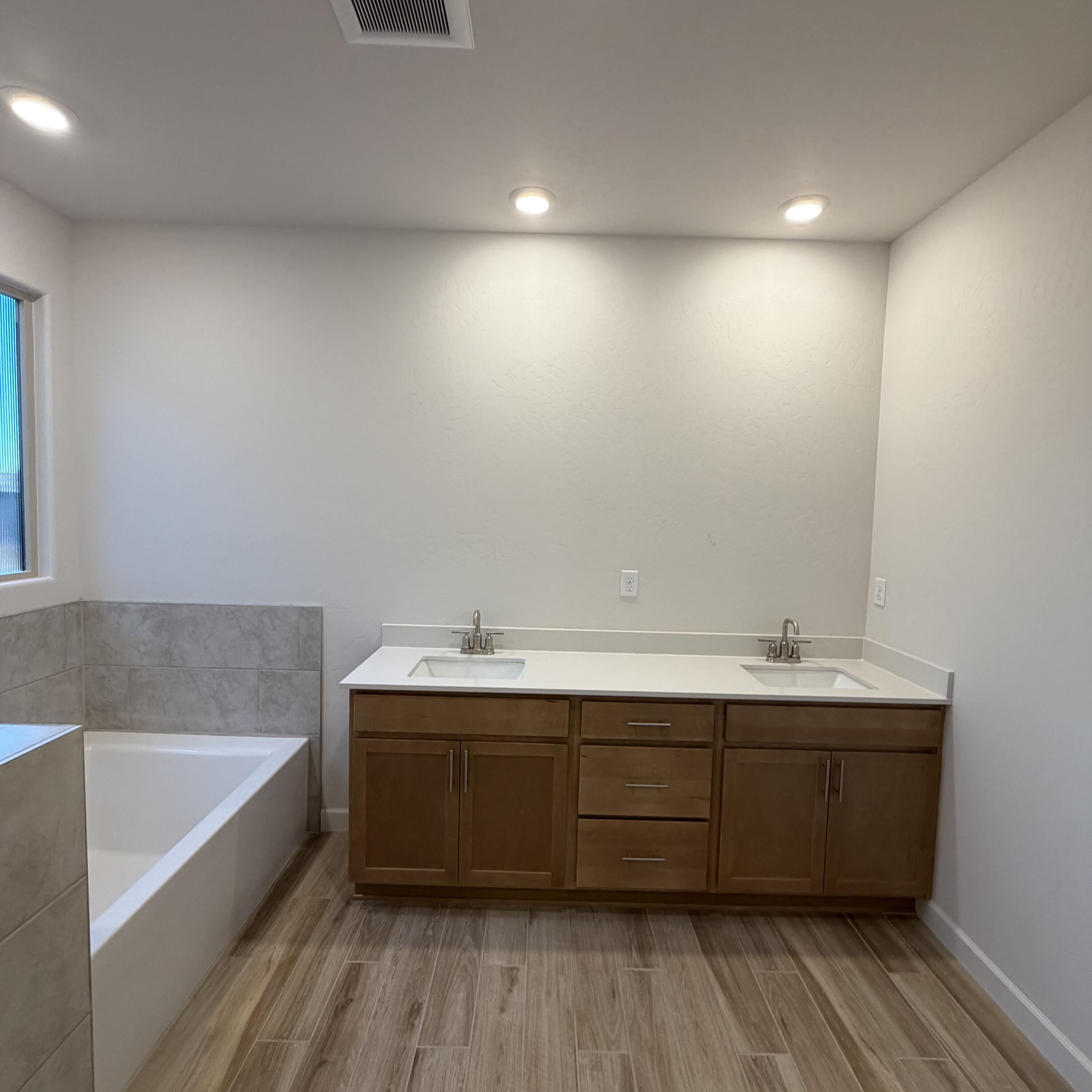 Photo 5 — 2435 Marble Avenue NE