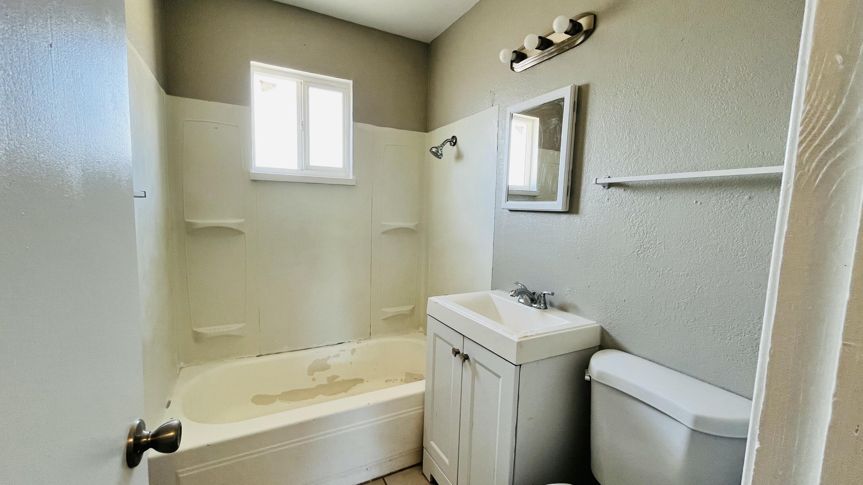 Photo 8 — 419 Dallas Street SE A