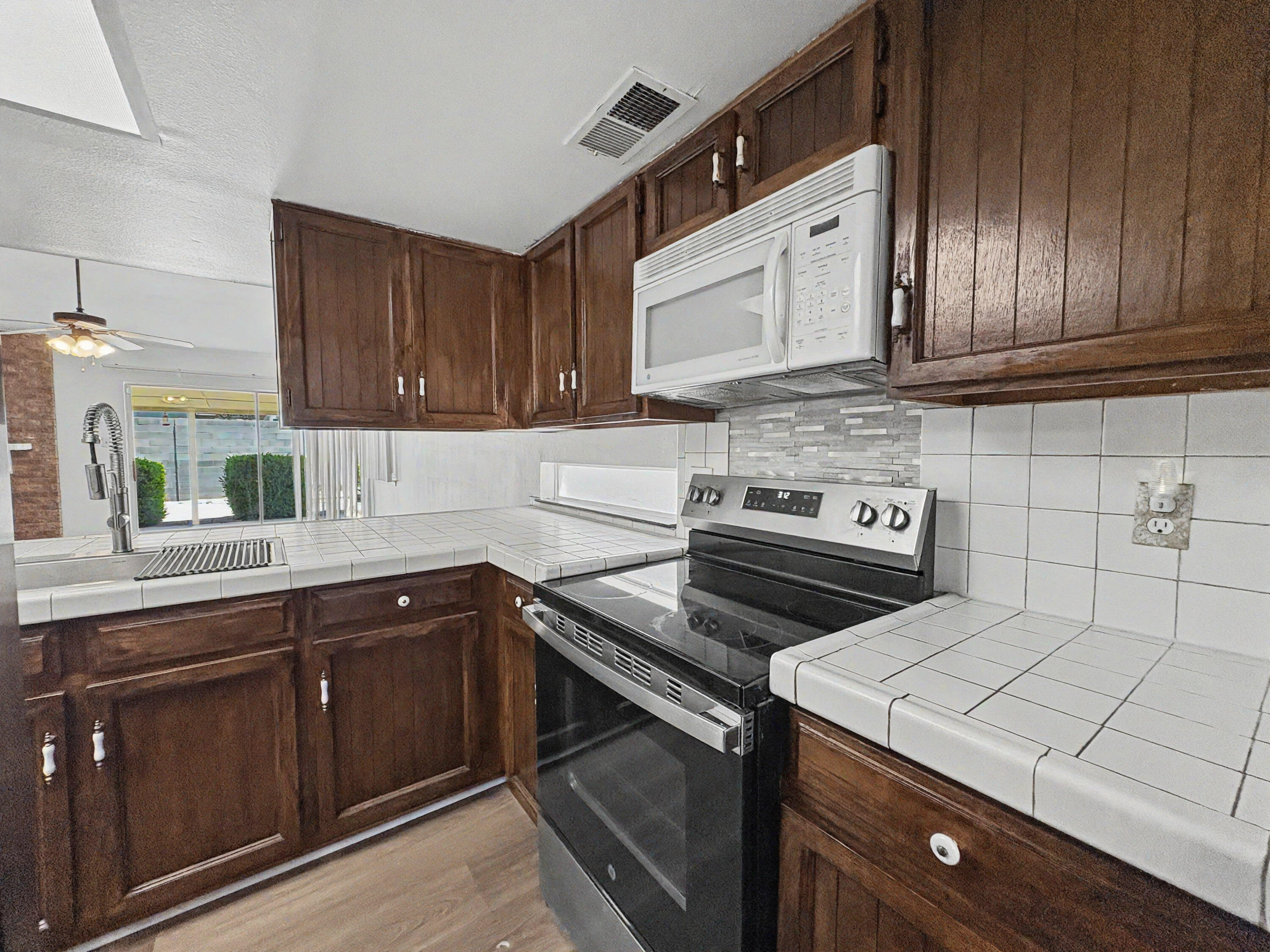 Photo 14 — 7309 Vivian Drive NE