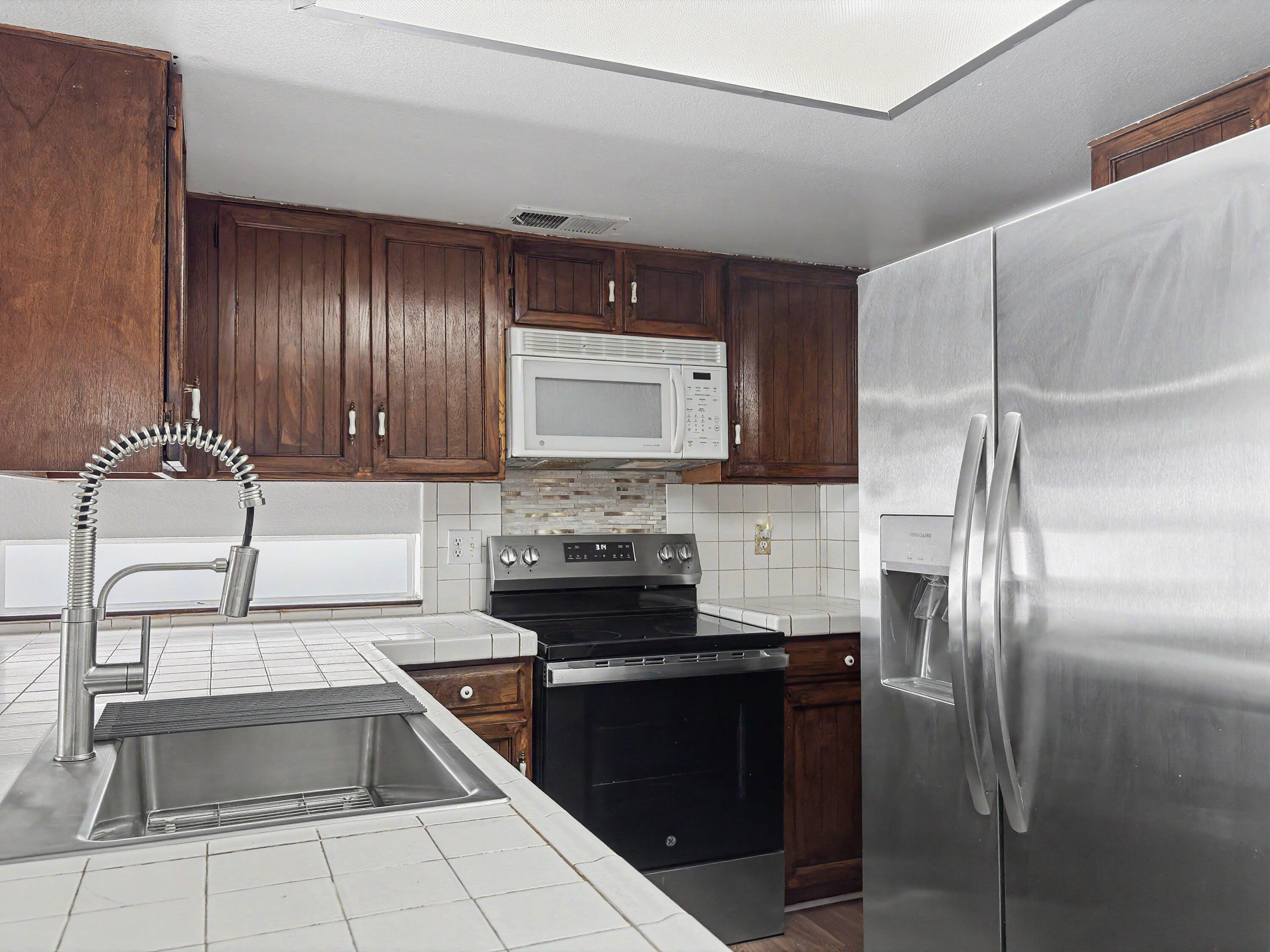 Photo 15 — 7309 Vivian Drive NE