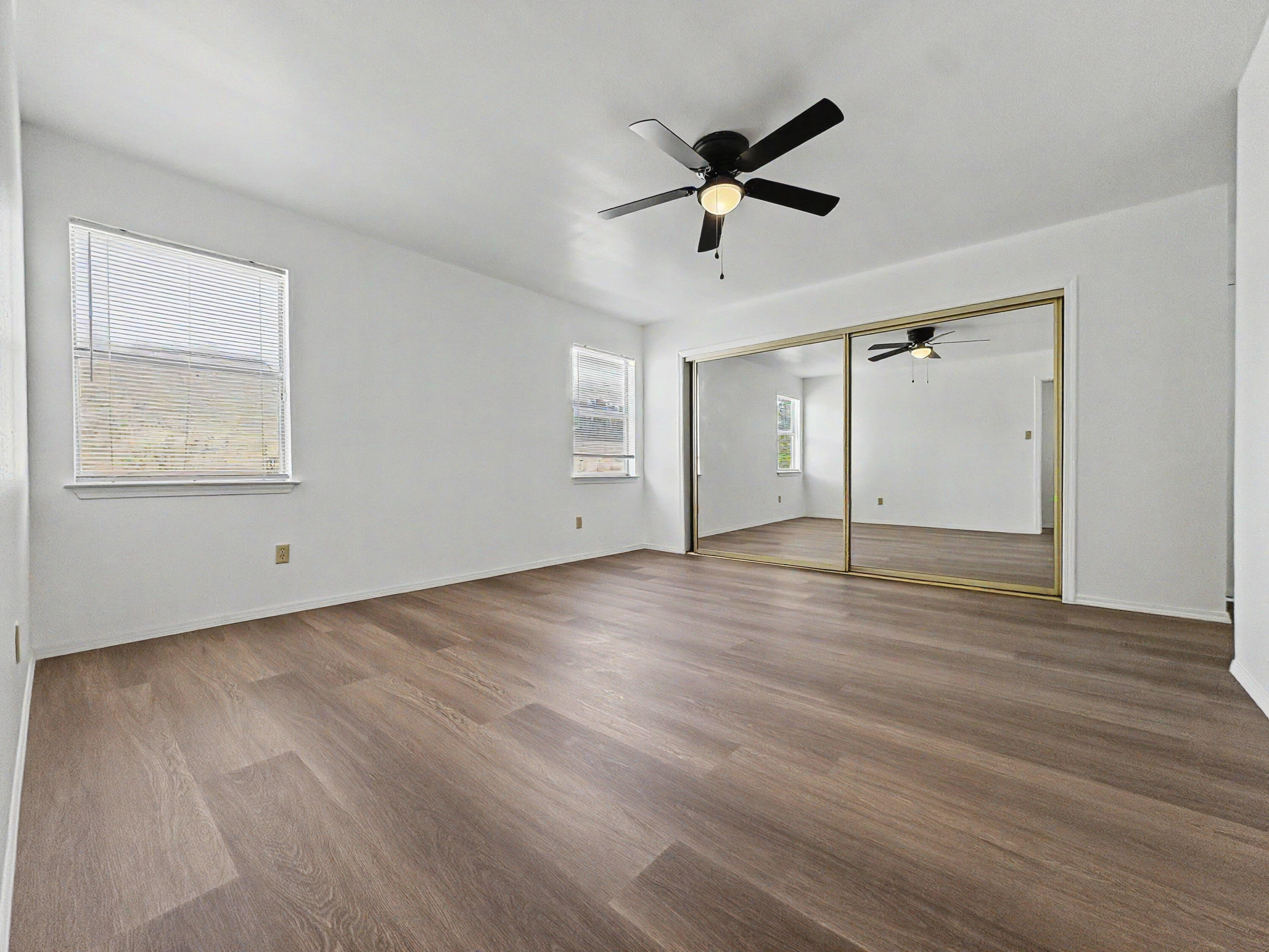 Photo 18 — 7309 Vivian Drive NE