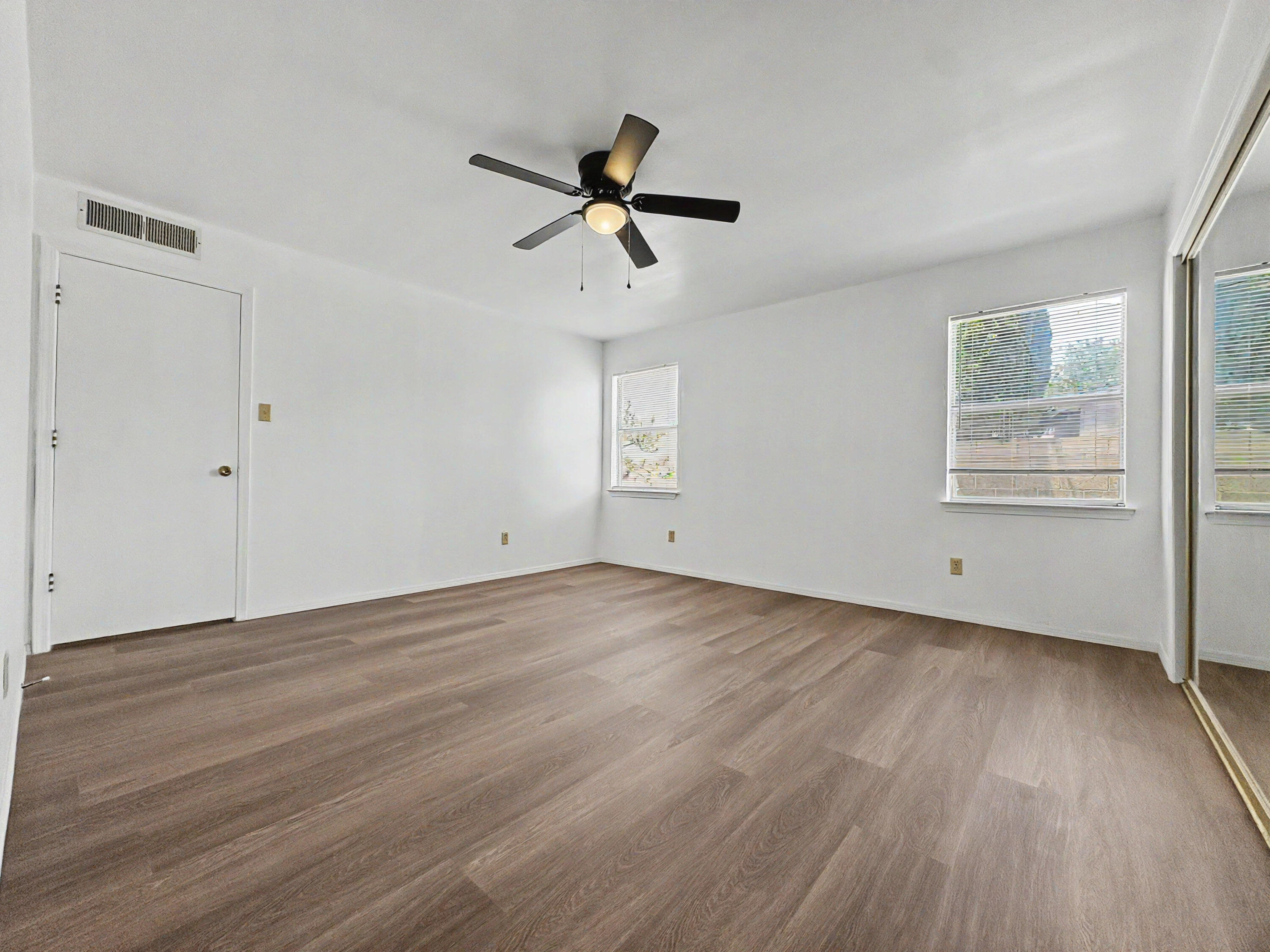 Photo 19 — 7309 Vivian Drive NE