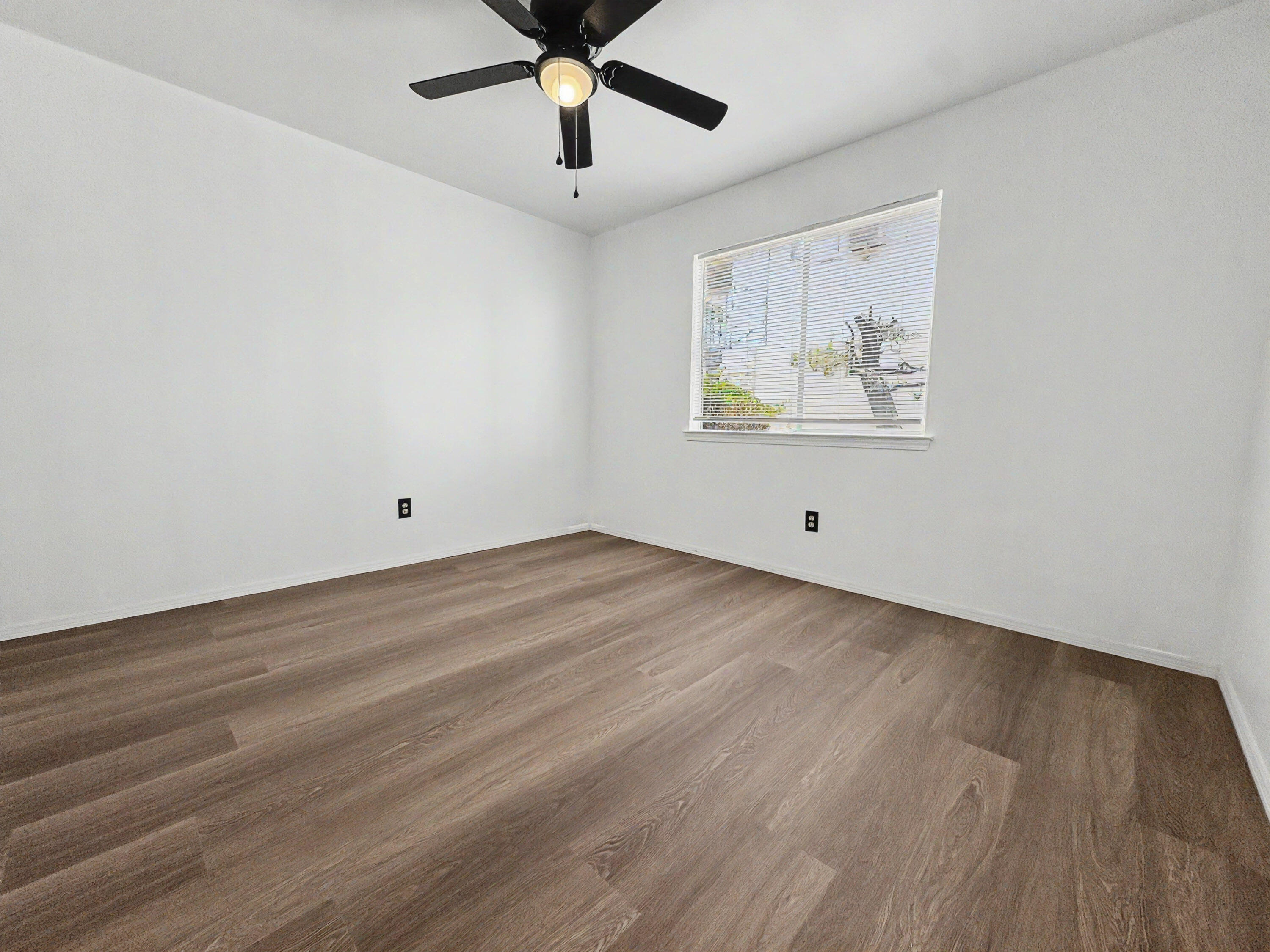 Photo 3 — 7309 Vivian Drive NE