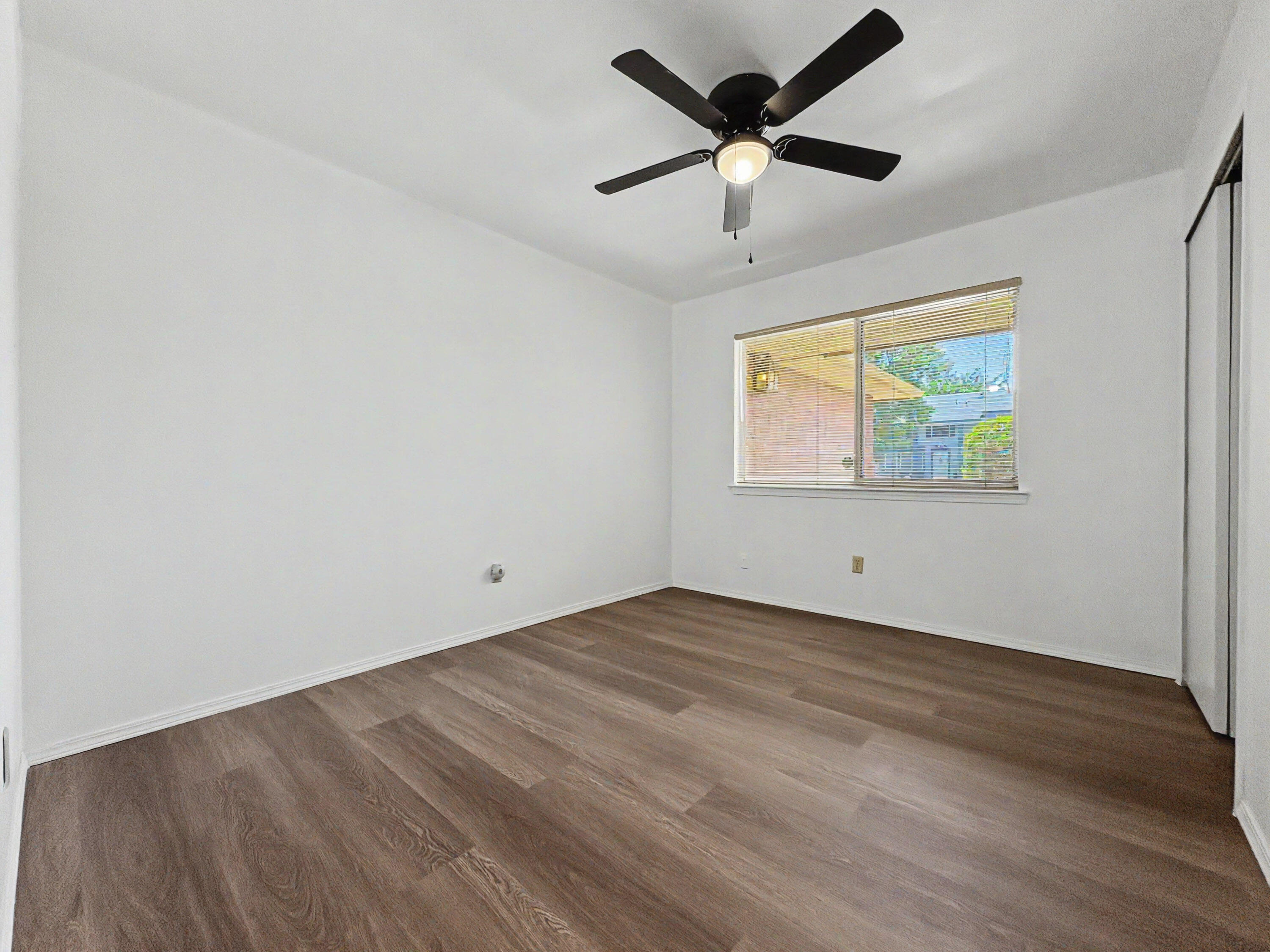 Photo 4 — 7309 Vivian Drive NE