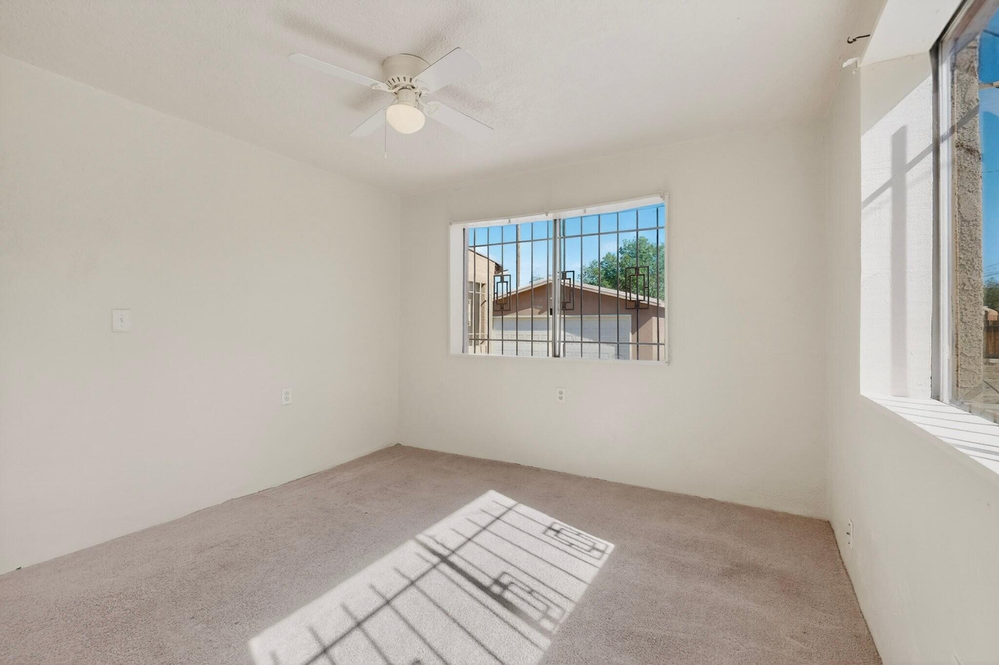 Photo 16 — 2905 Burton Avenue SE
