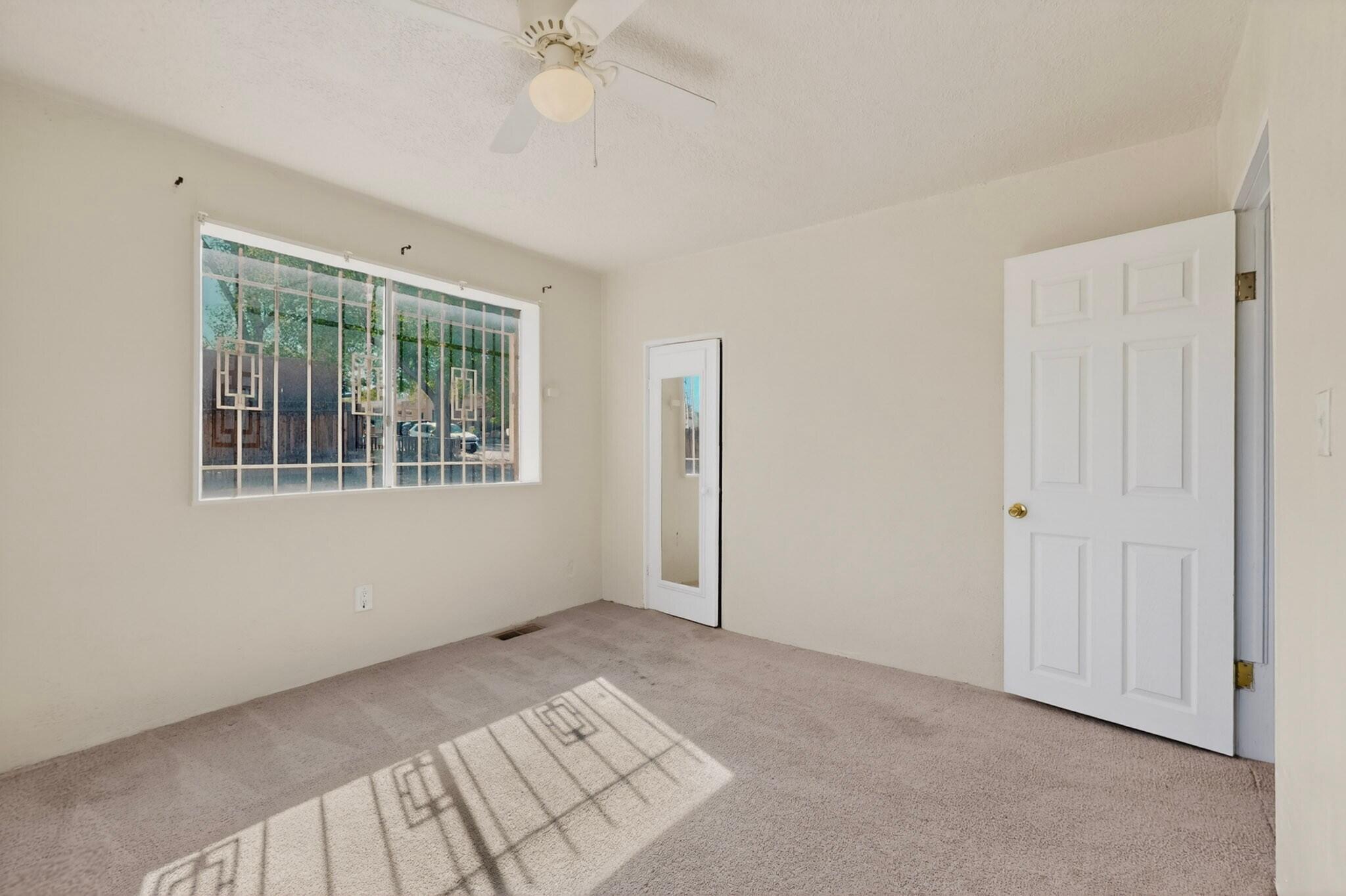 Photo 13 — 2905 Burton Avenue SE