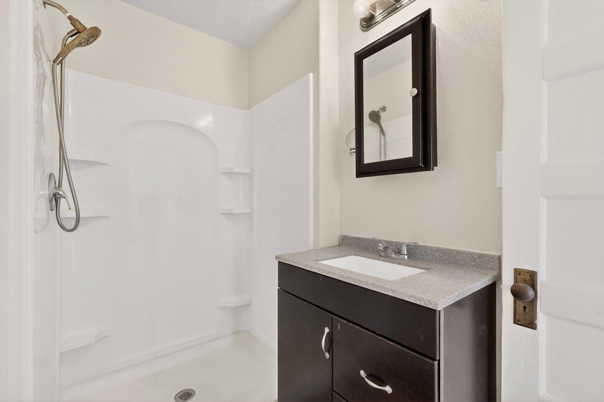 Photo 12 — 2905 Burton Avenue SE