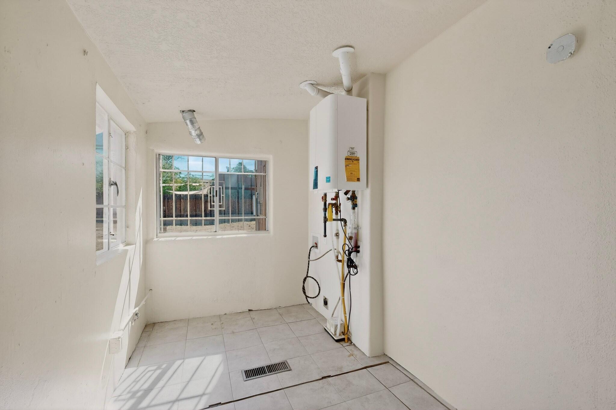Photo 10 — 2905 Burton Avenue SE