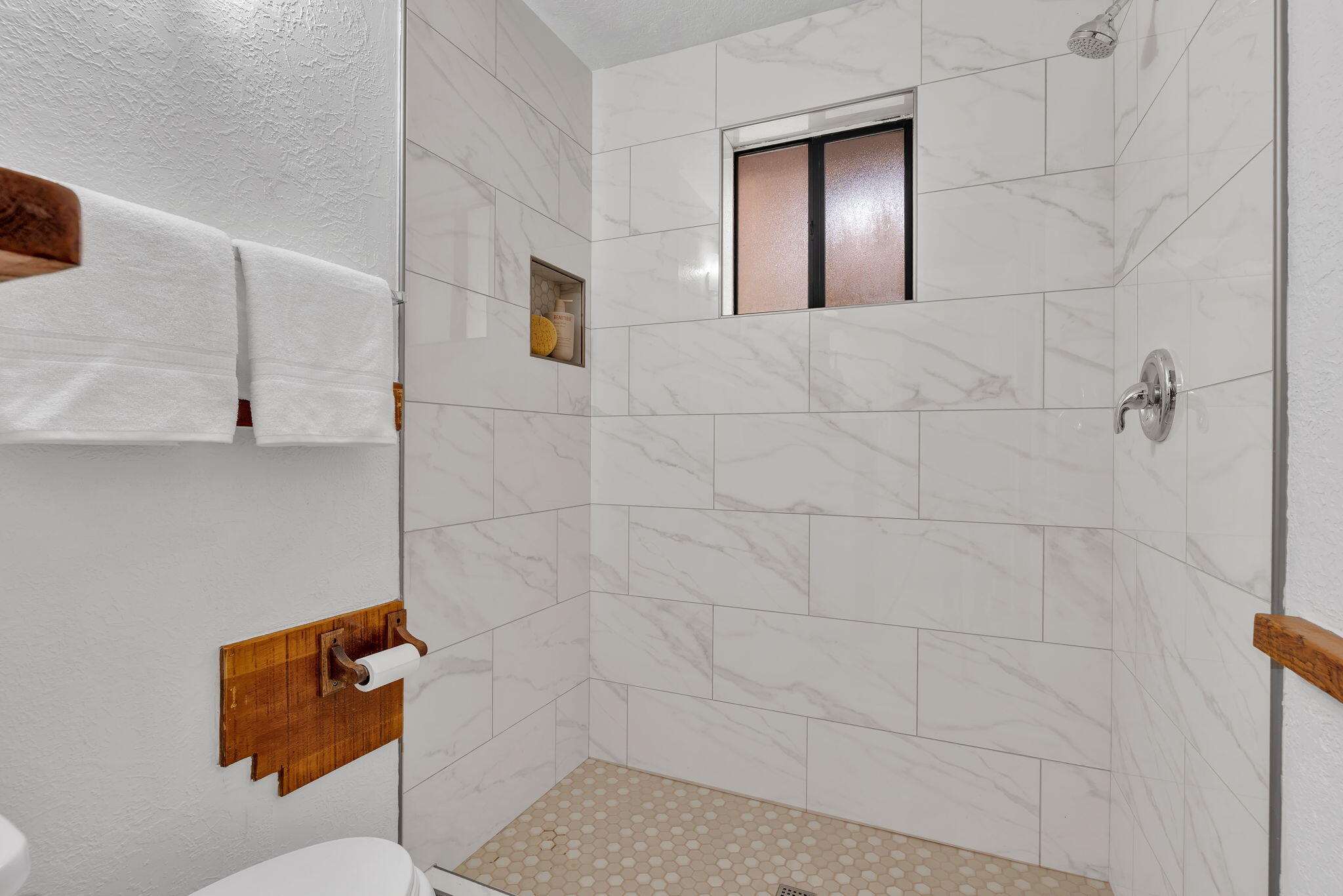Photo 9 — 865 Arthur Drive SW