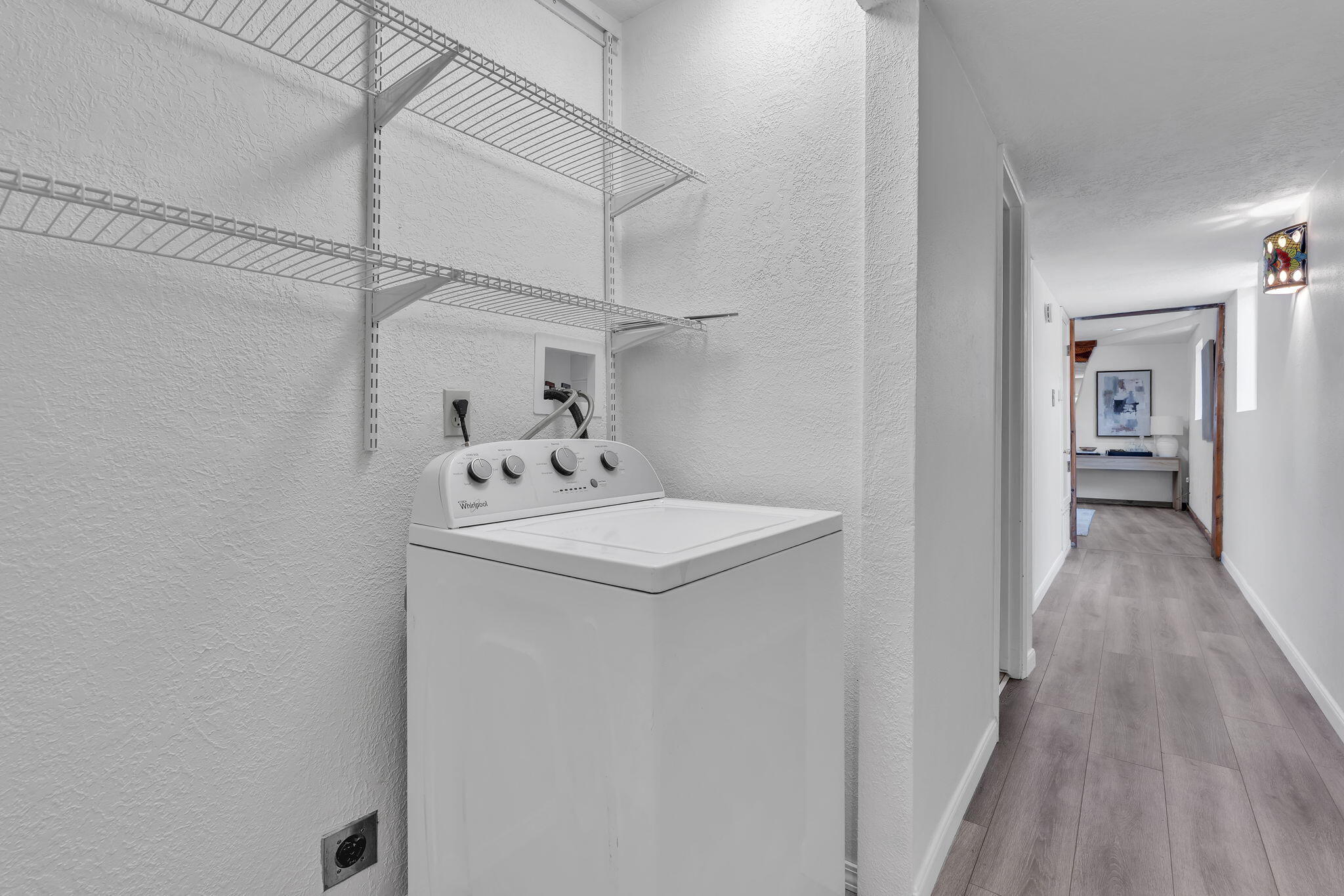 Photo 8 — 865 Arthur Drive SW