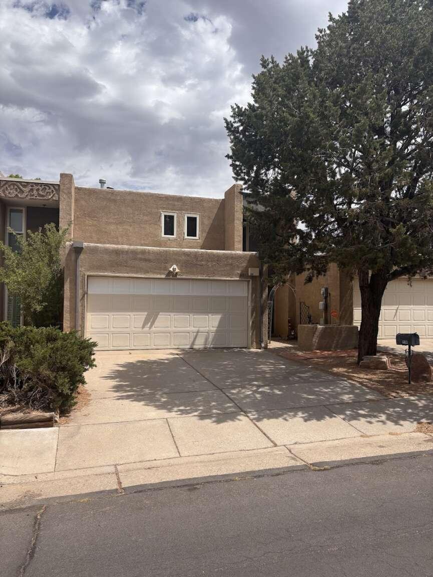 6813 Los Trechos Court NE, Albuquerque, NM 87109