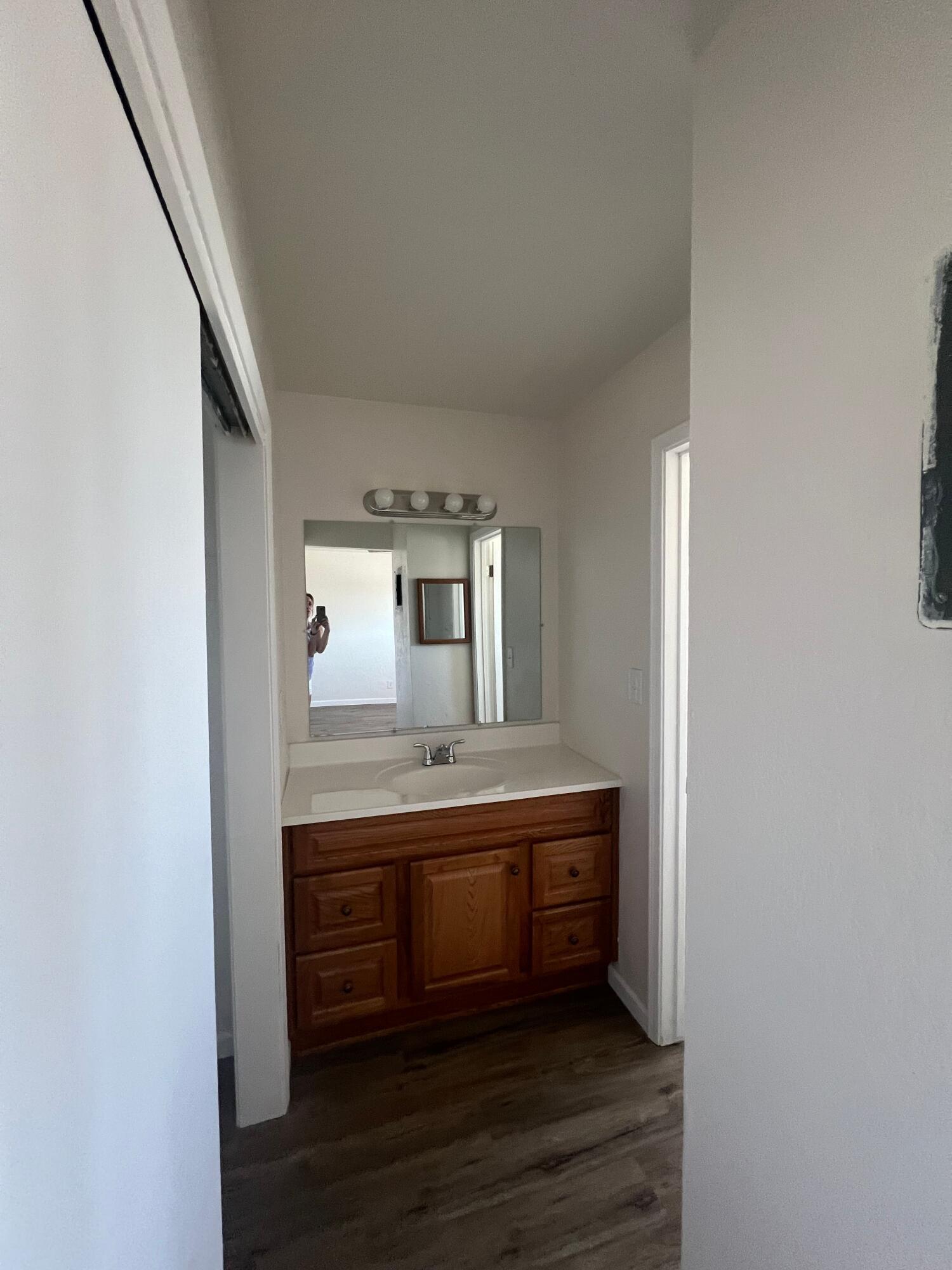 Photo 14 — 911 Alvarado Drive SE 4