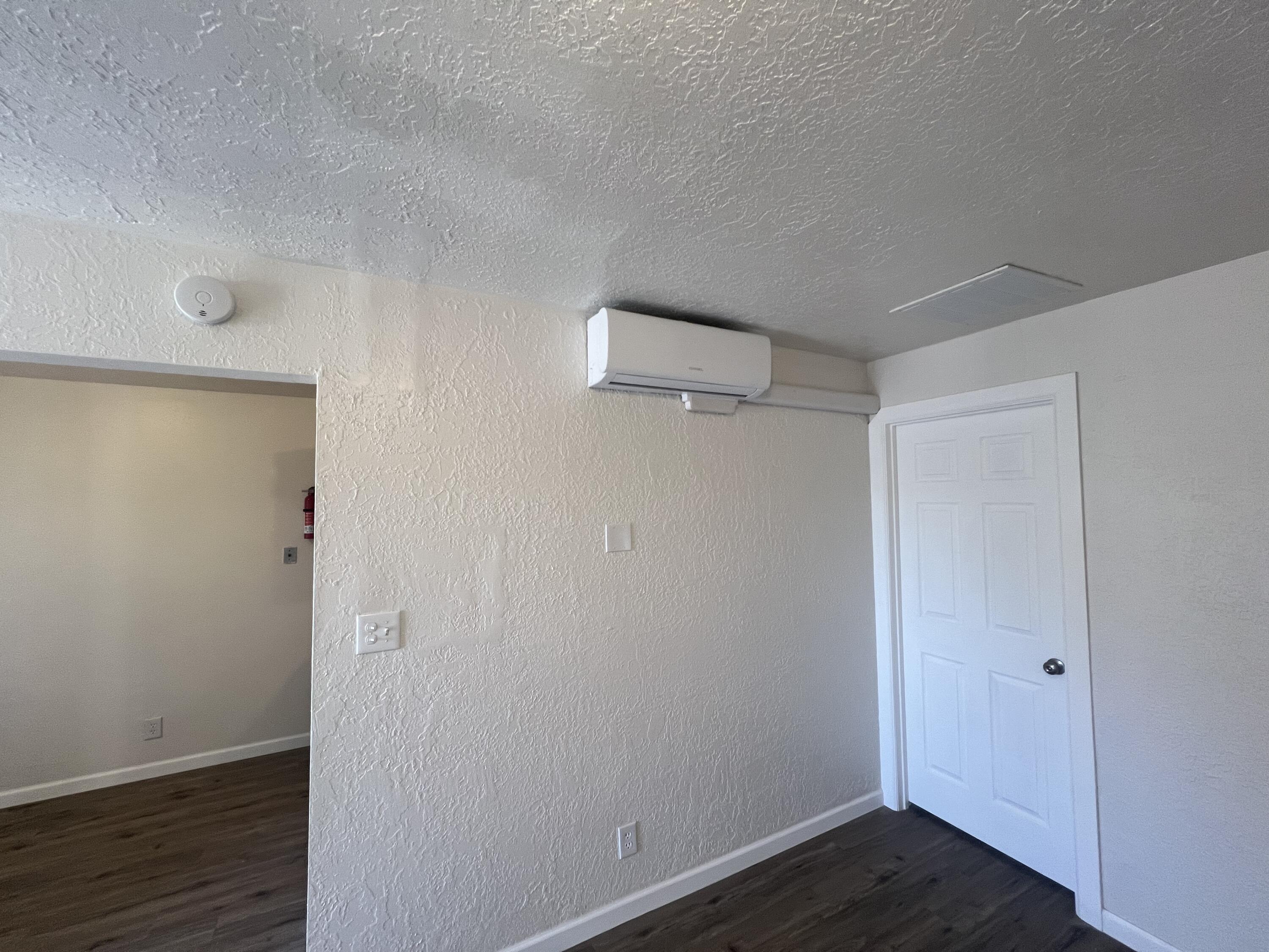 Photo 3 — 911 Alvarado Drive SE 4