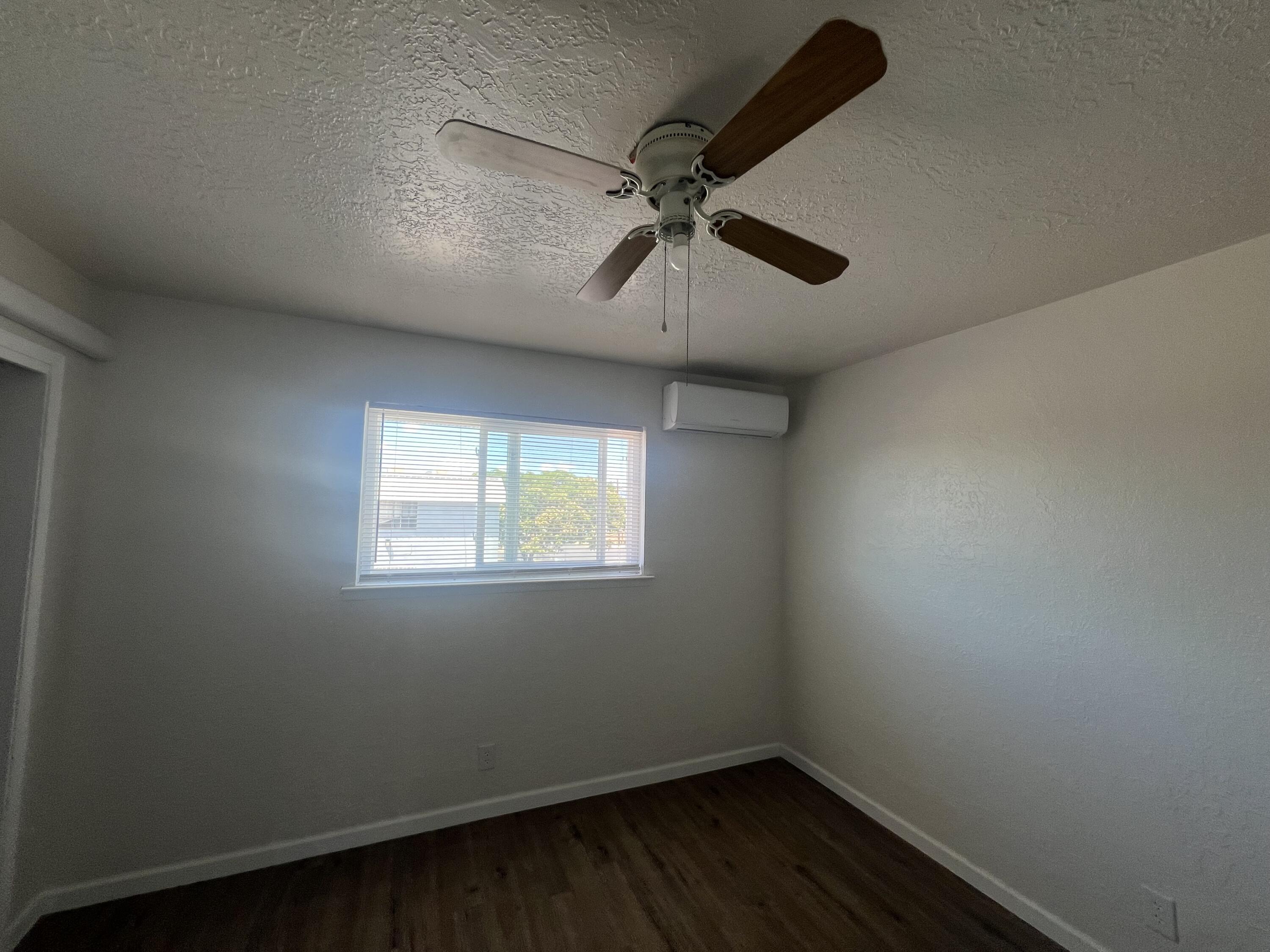 Photo 4 — 911 Alvarado Drive SE 4