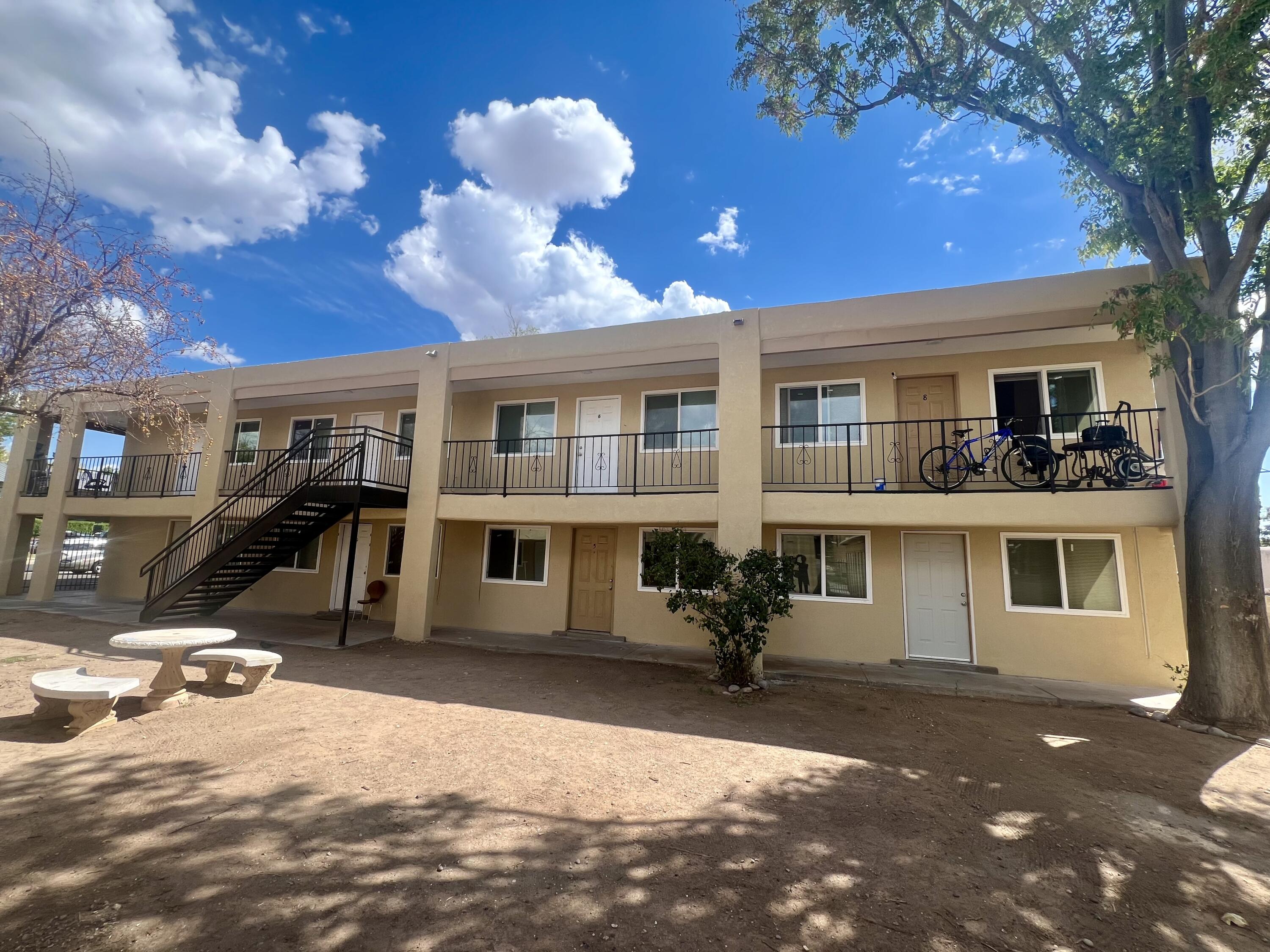 Photo 6 — 911 Alvarado Drive SE 4