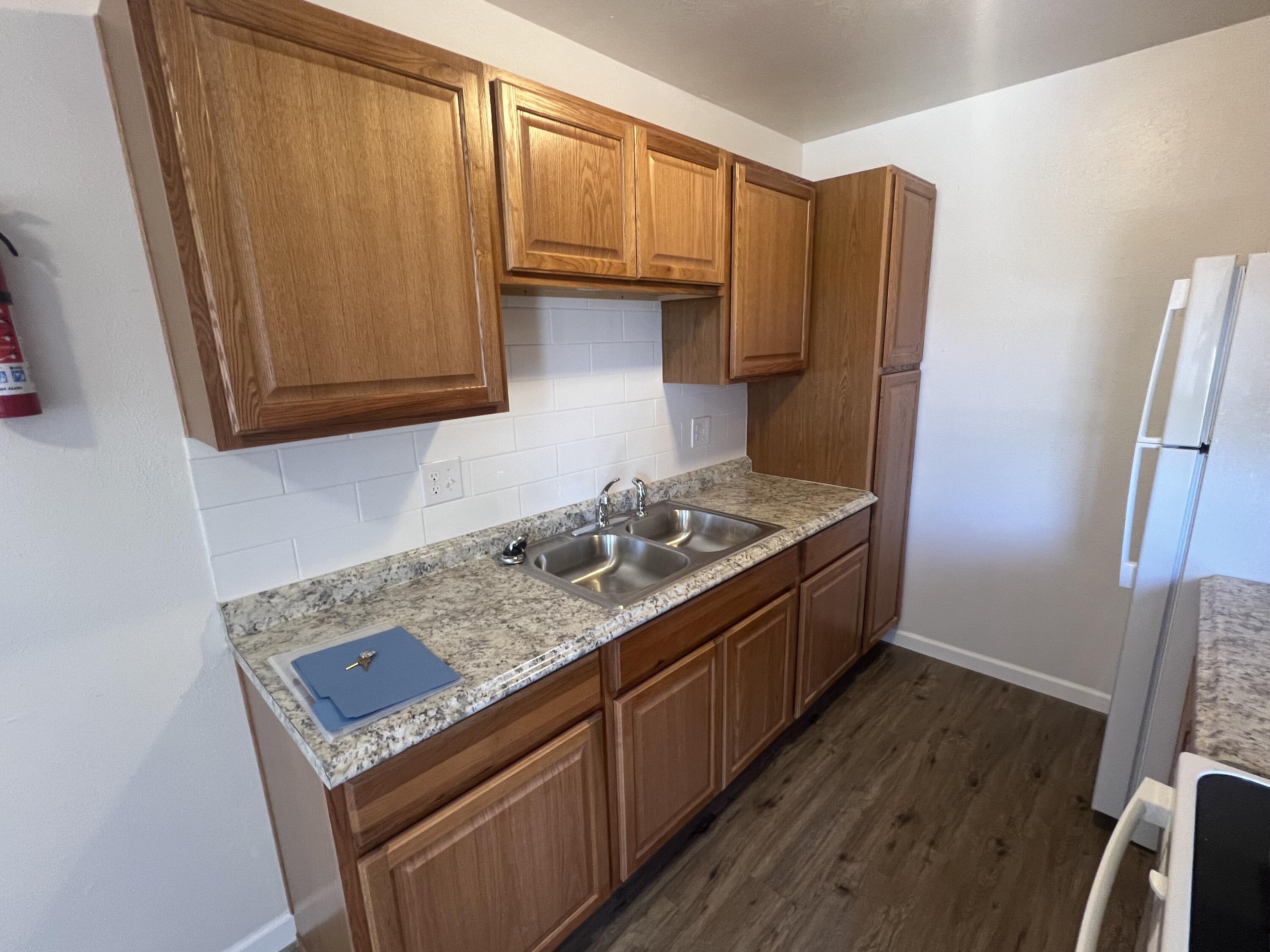 Photo 10 — 911 Alvarado Drive SE 4
