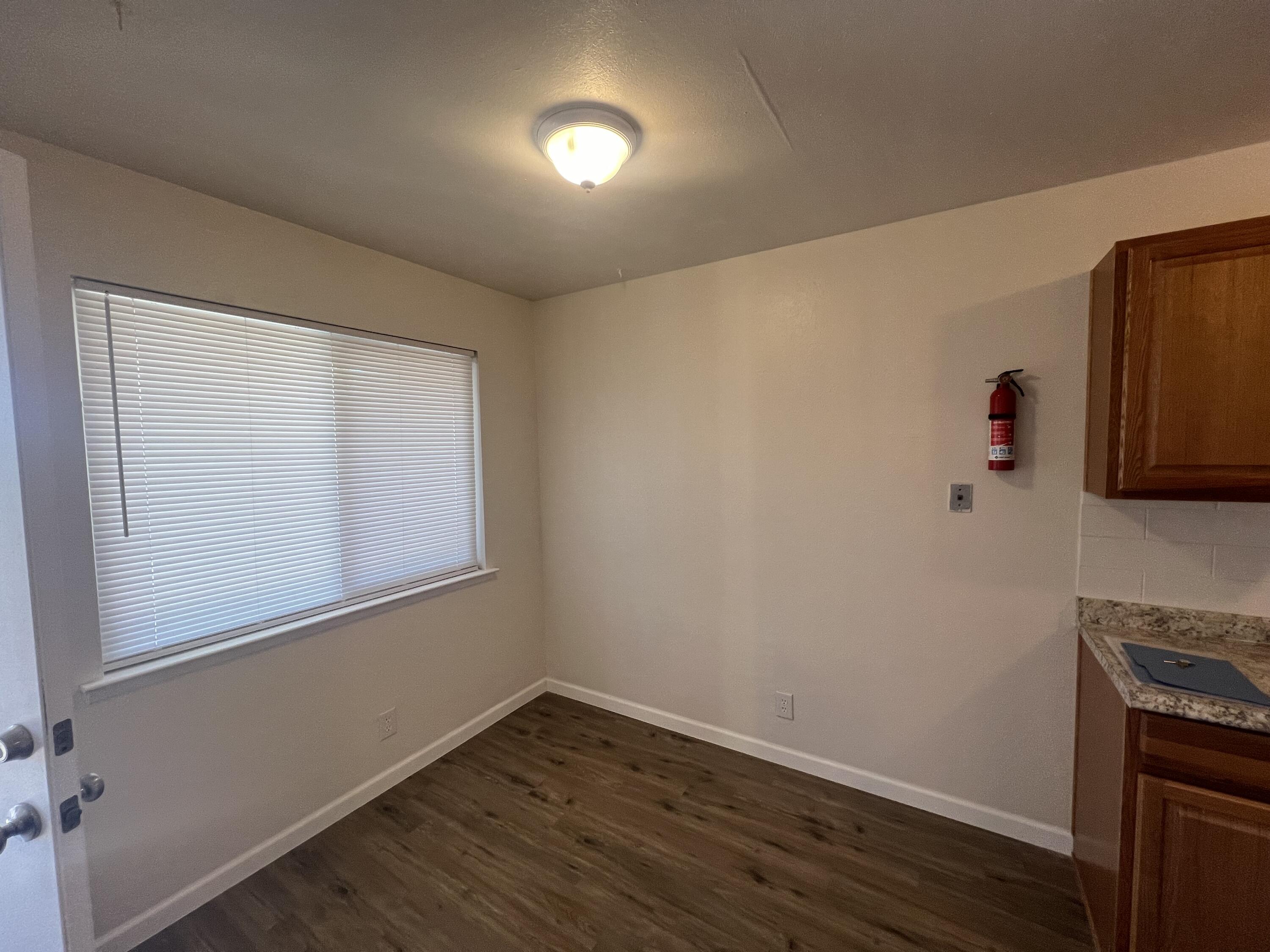 Photo 11 — 911 Alvarado Drive SE 4