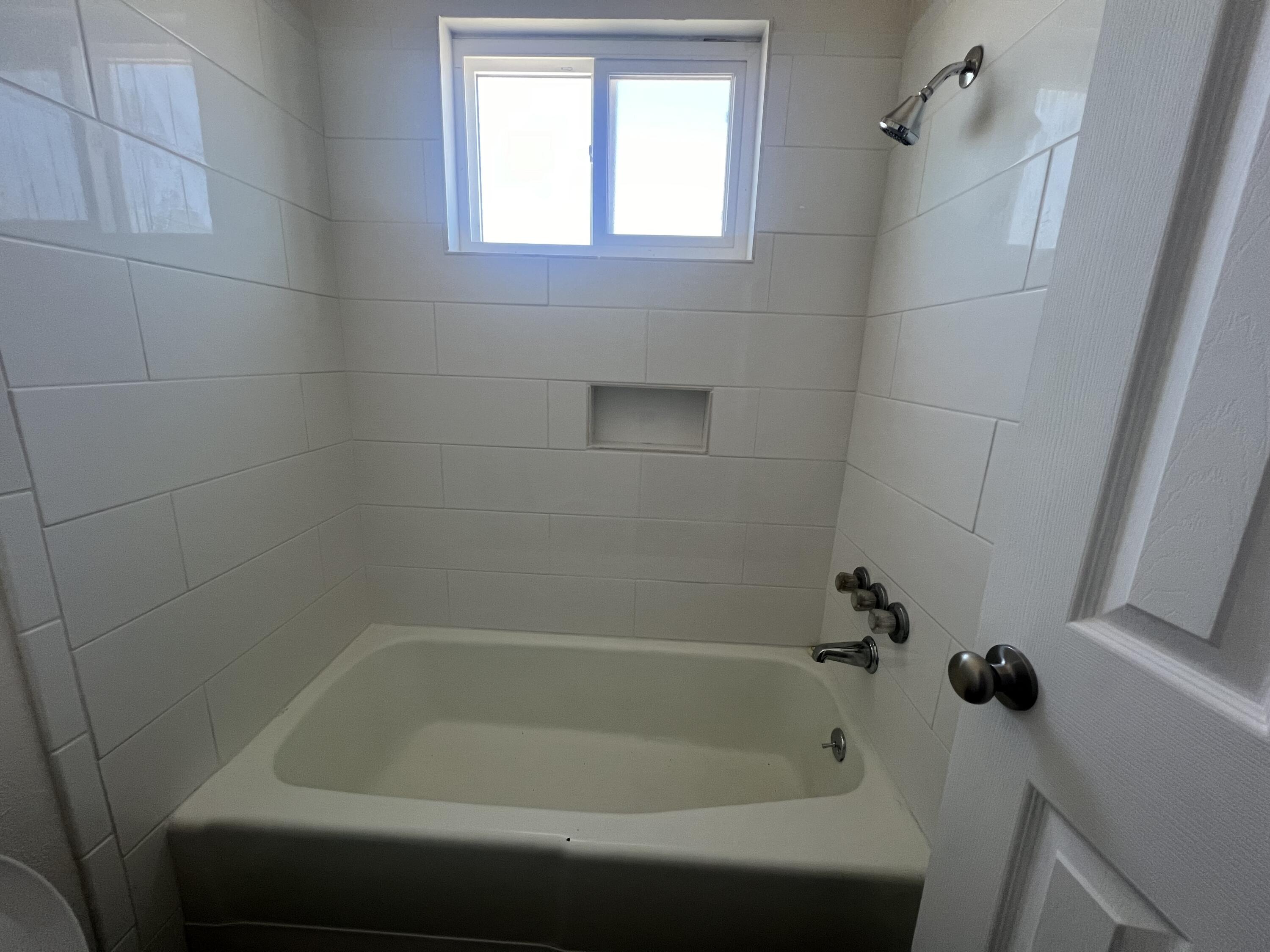 Photo 13 — 911 Alvarado Drive SE 4