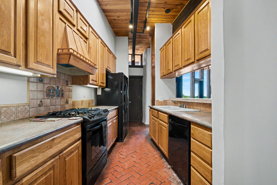 Photo 13 — 9661 Asbury Court NW