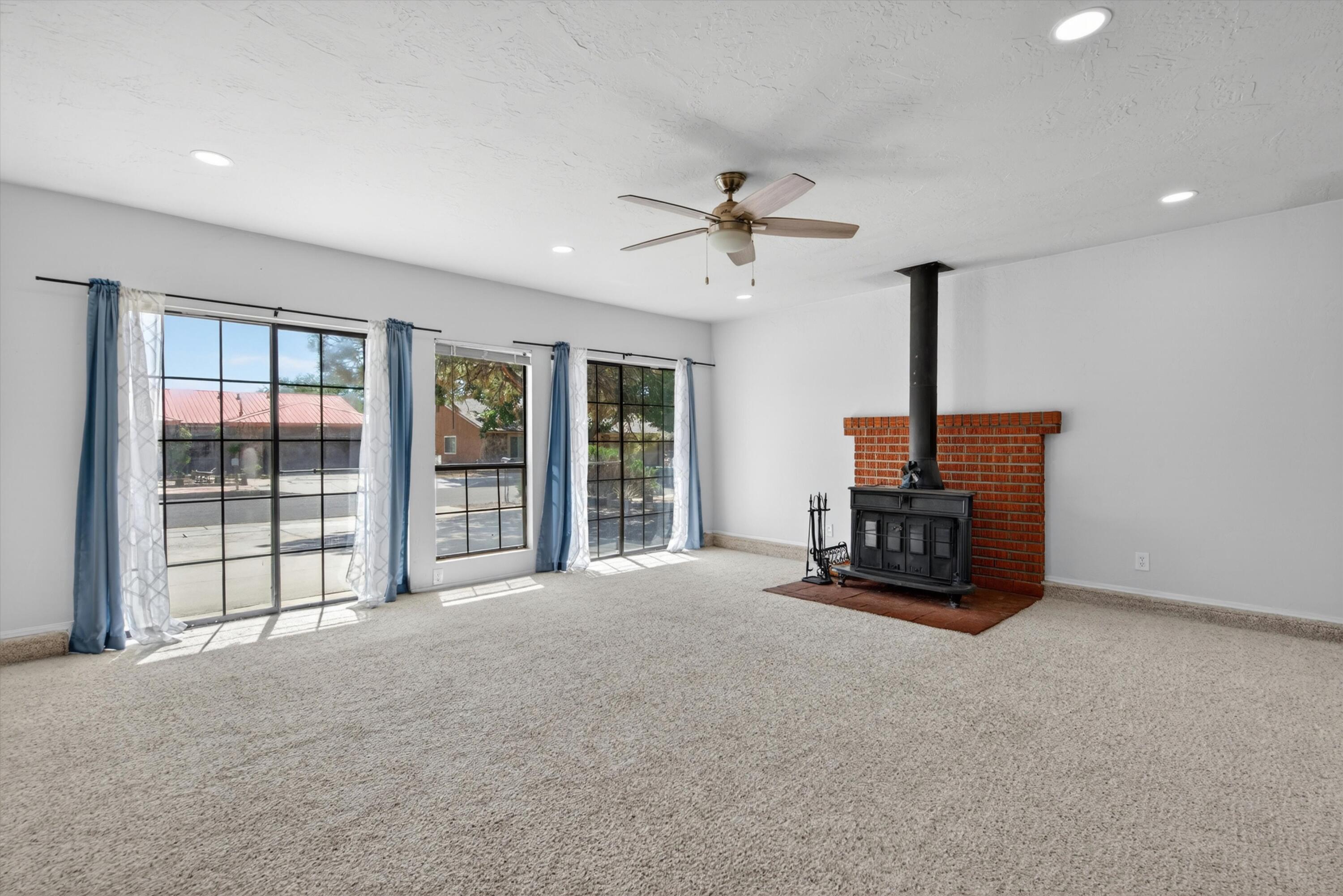 Photo 3 — 5901 Hayes Drive NW