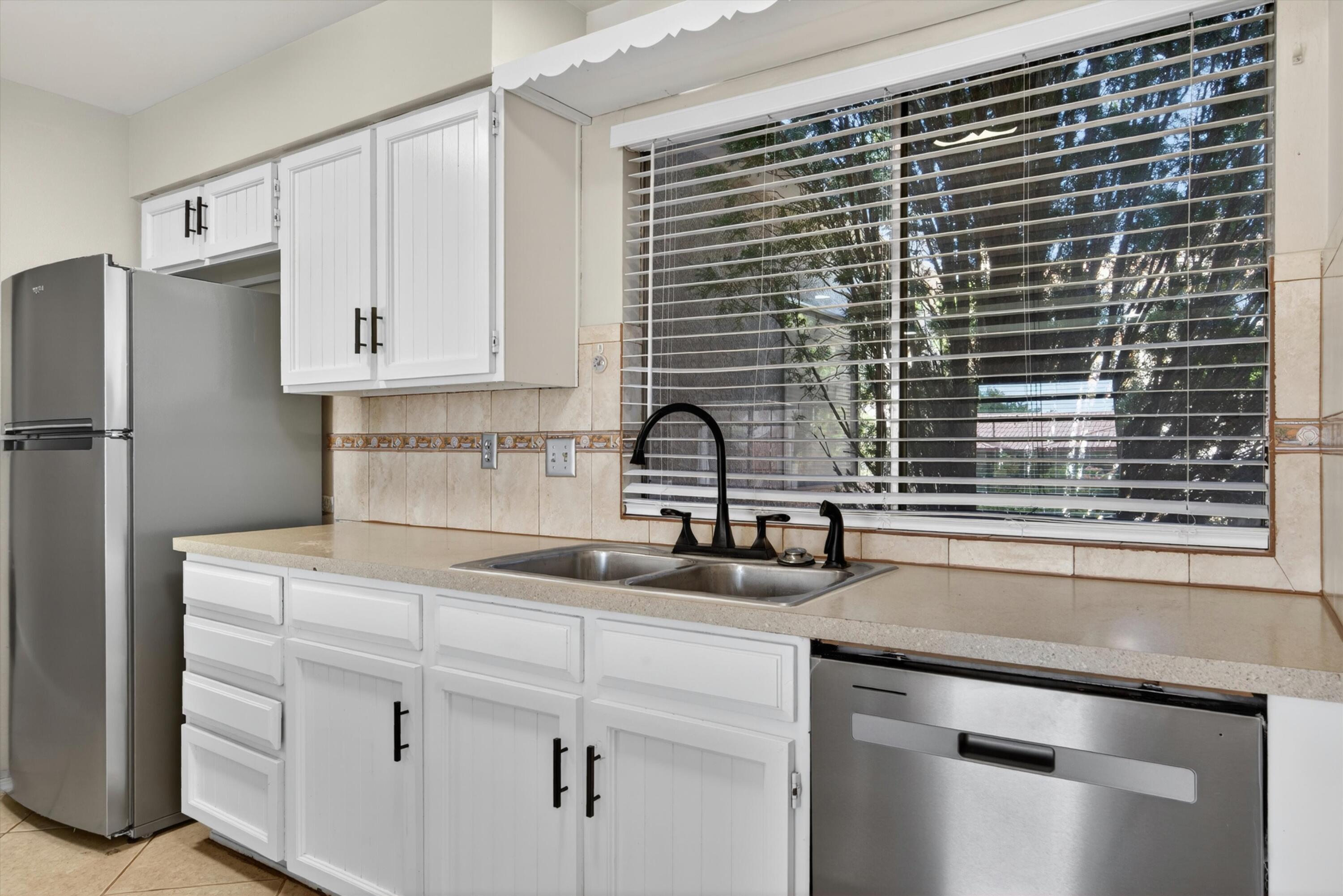 Photo 4 — 5901 Hayes Drive NW