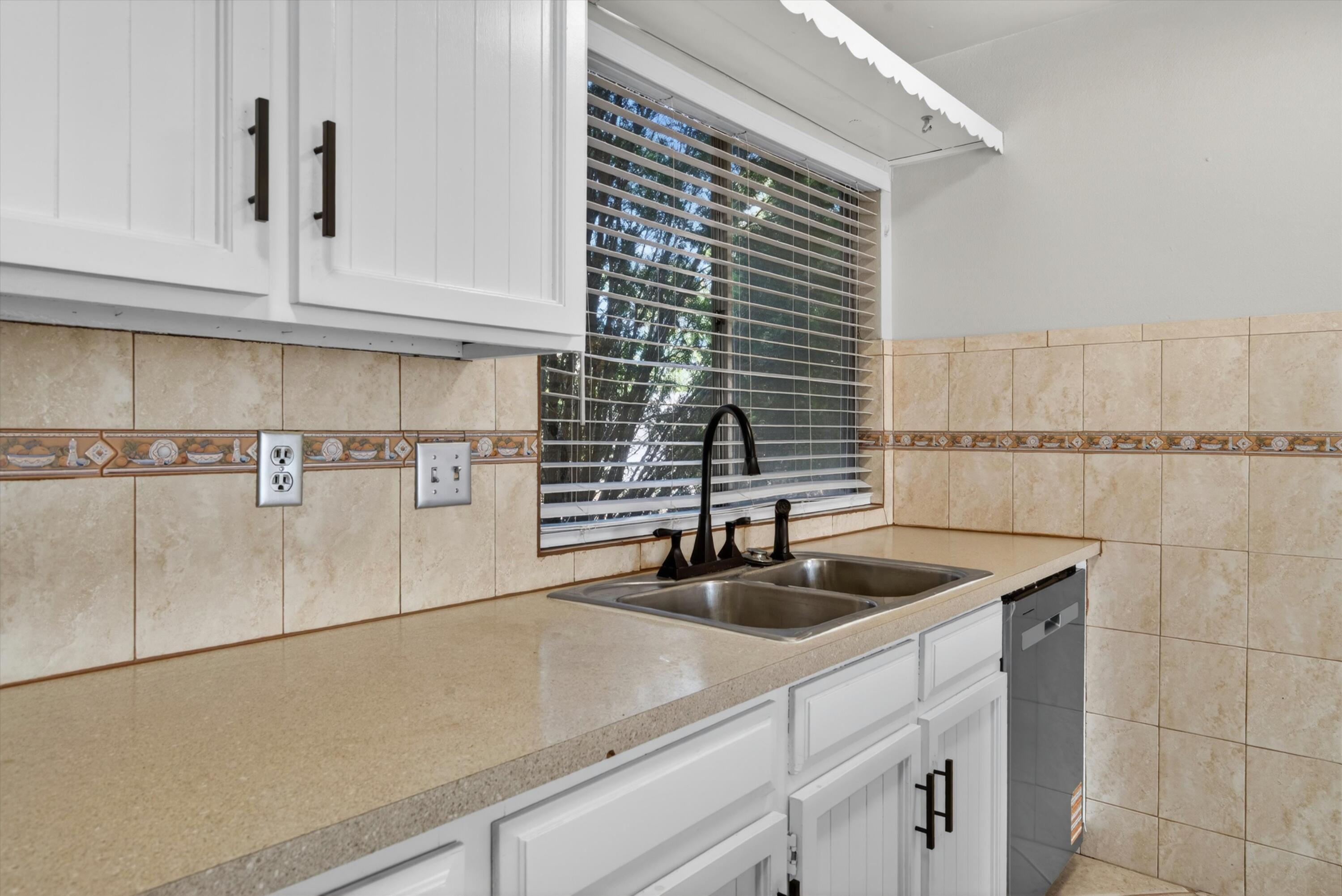 Photo 7 — 5901 Hayes Drive NW