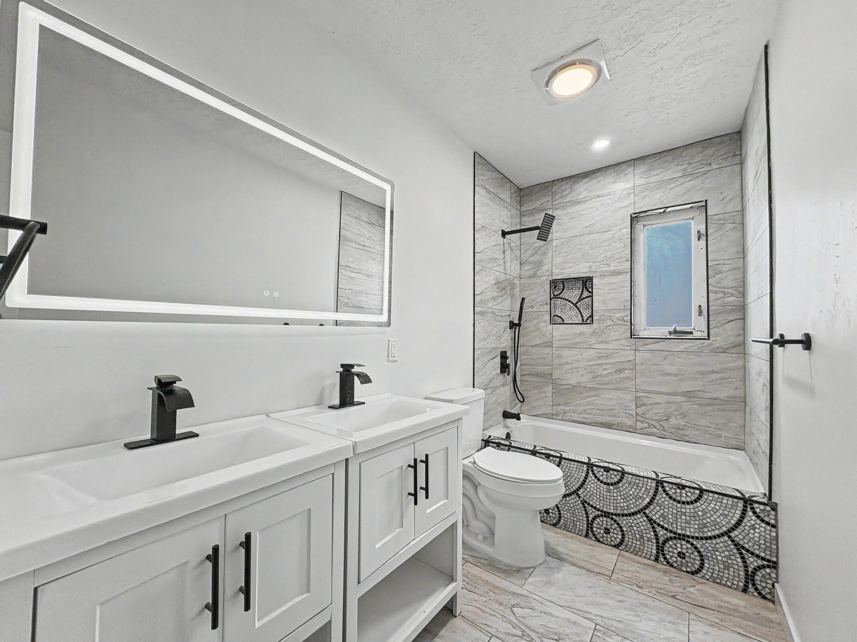 Photo 9 — 5606 Hannett Avenue NE