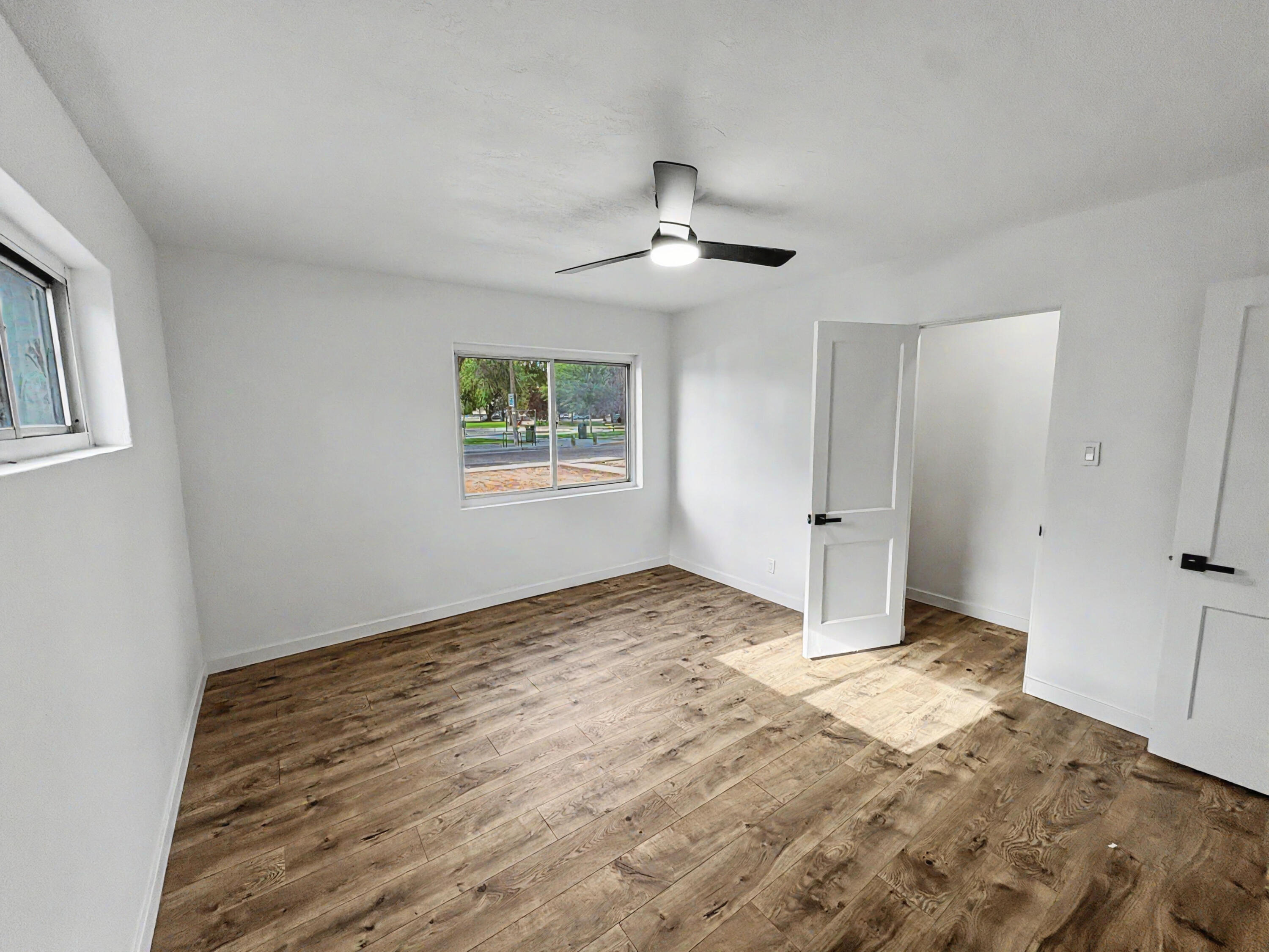 Photo 11 — 5606 Hannett Avenue NE