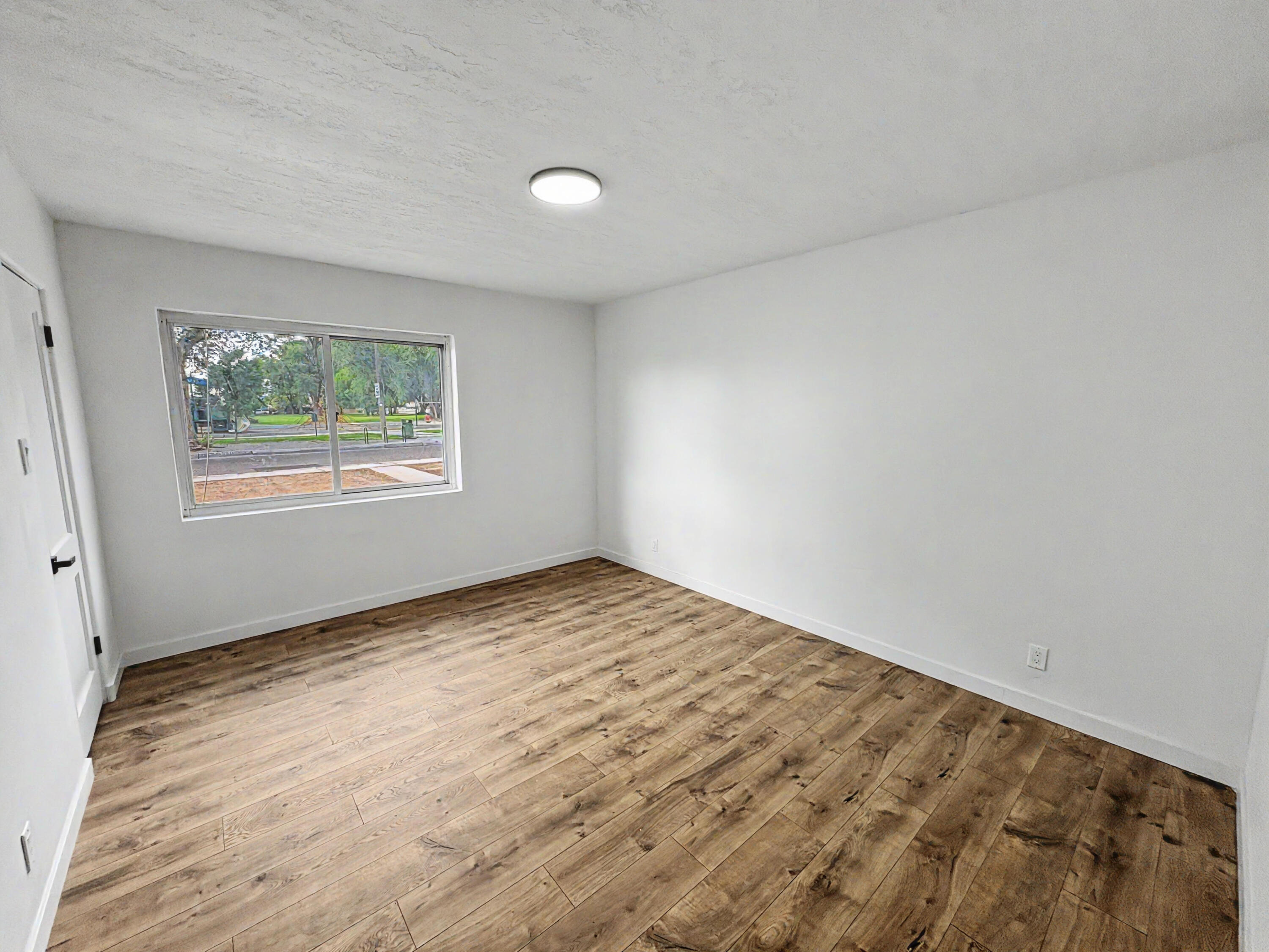 Photo 14 — 5606 Hannett Avenue NE