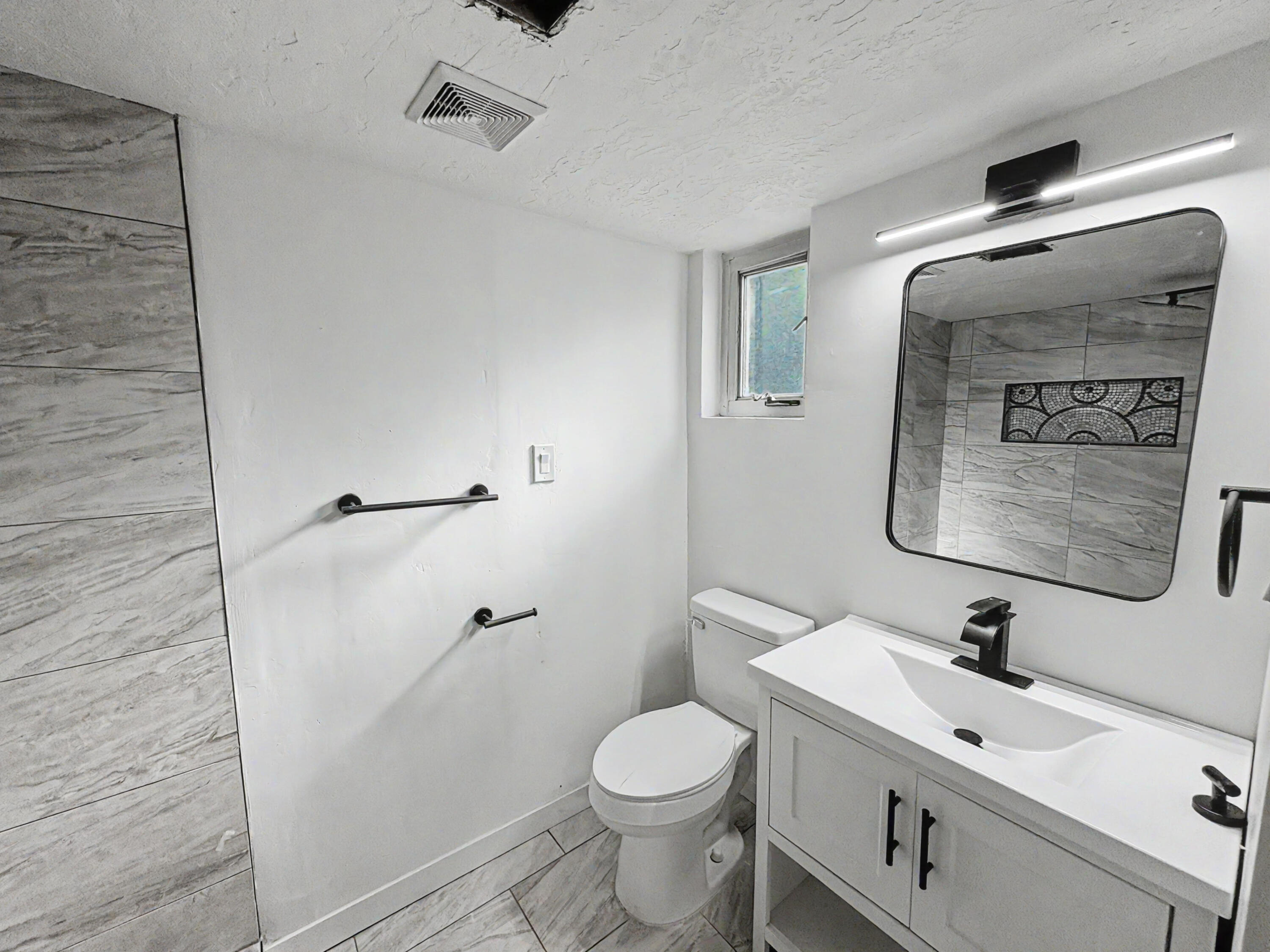 Photo 15 — 5606 Hannett Avenue NE