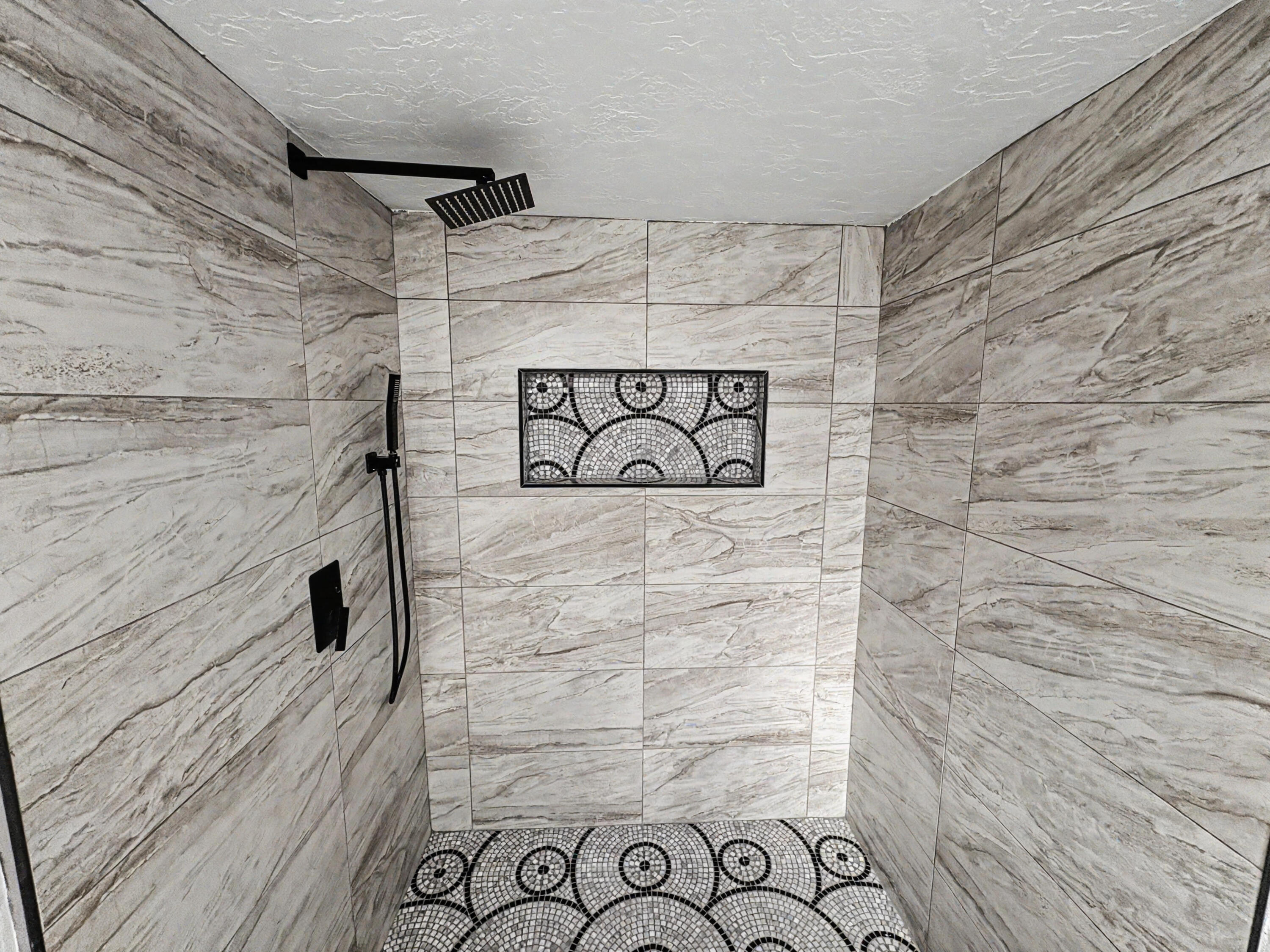 Photo 17 — 5606 Hannett Avenue NE