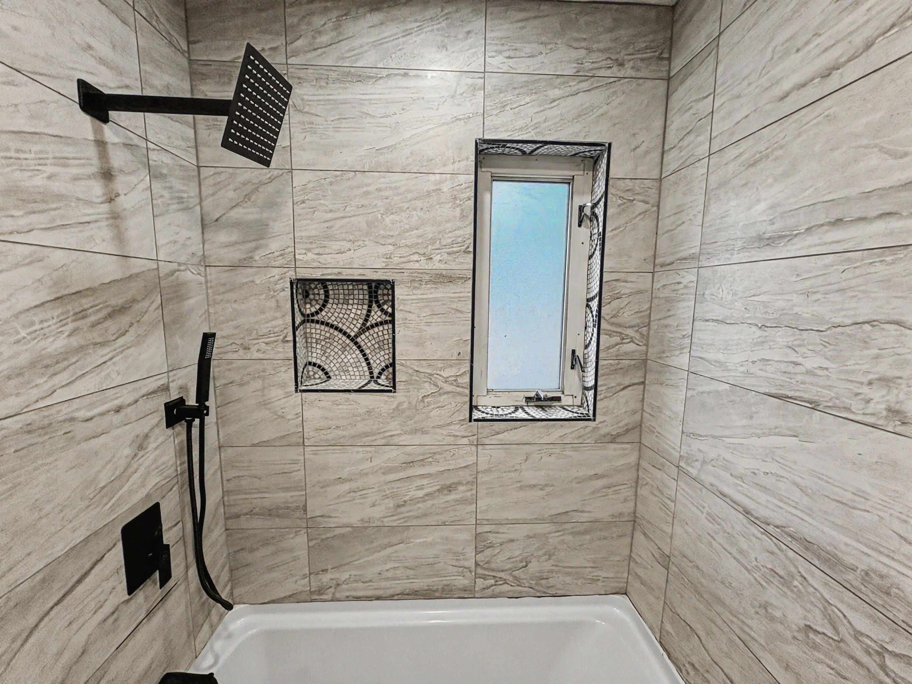 Photo 3 — 5606 Hannett Avenue NE