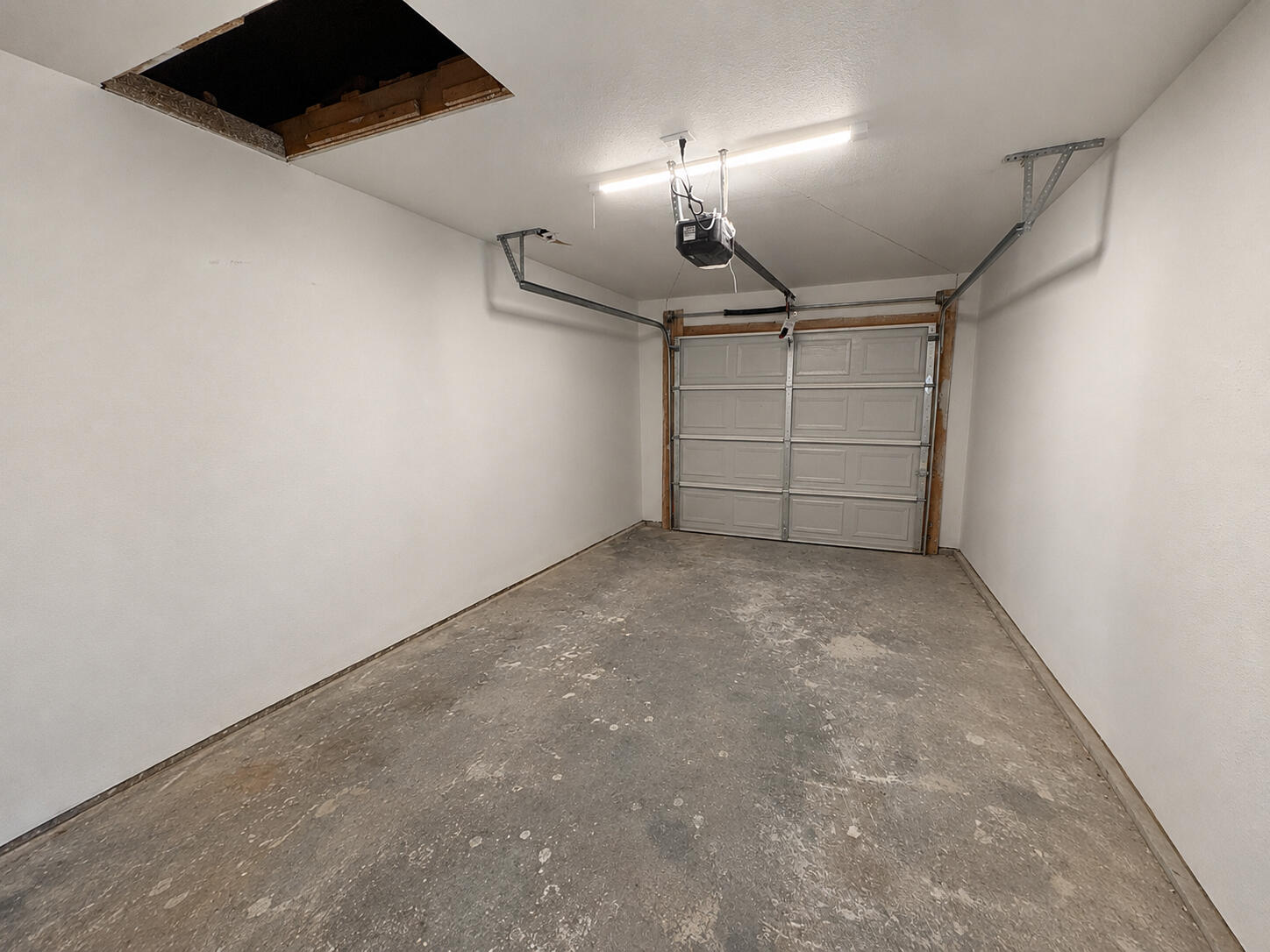 Photo 5 — 5606 Hannett Avenue NE