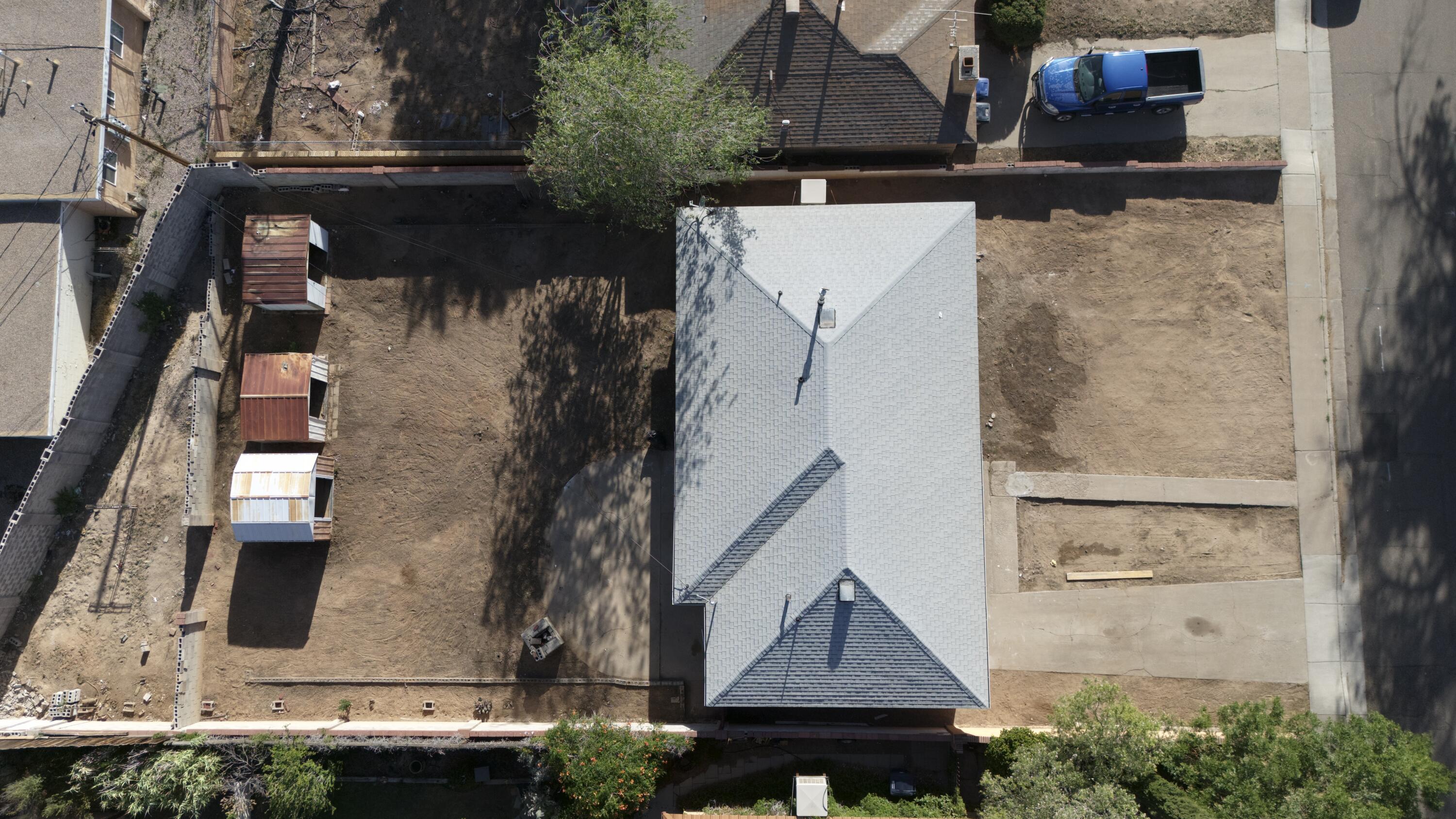 Photo 8 — 5606 Hannett Avenue NE