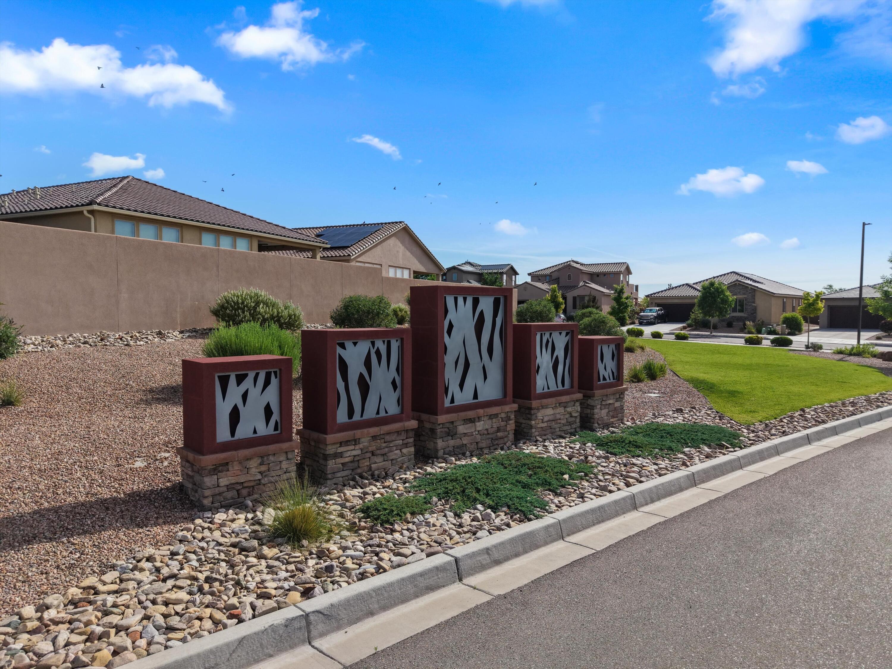 Photo 3 — 2936 Kings Canyon Loop NE